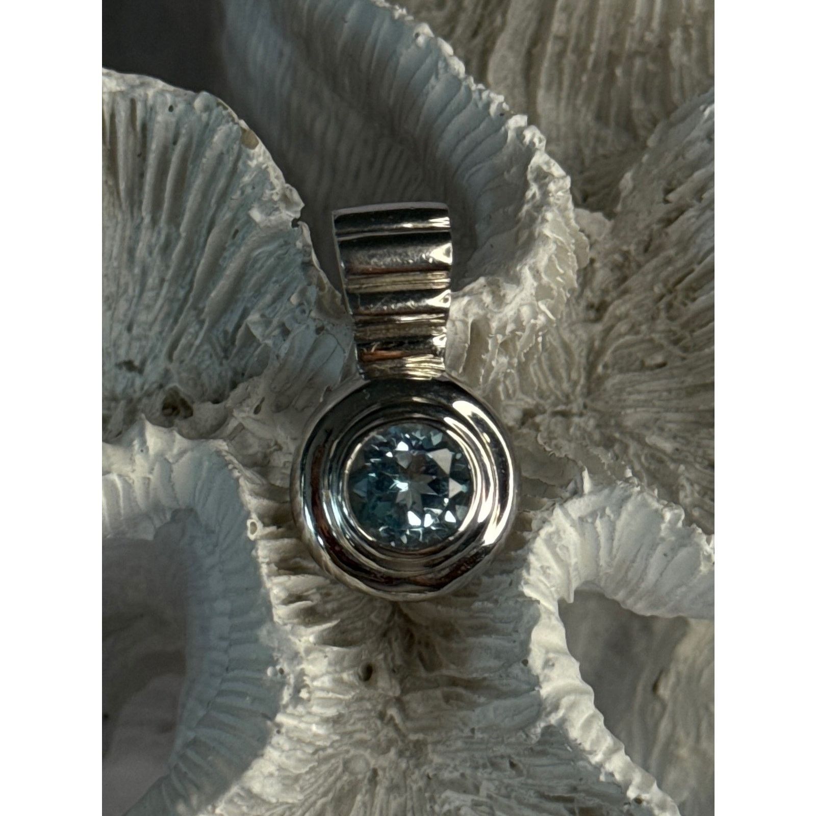Jewelry 925 STERLING SILVER BLUE TOPAZ PENDANT LENGTH 1 INCH Size ONE SIZE - 1 Thumbnail