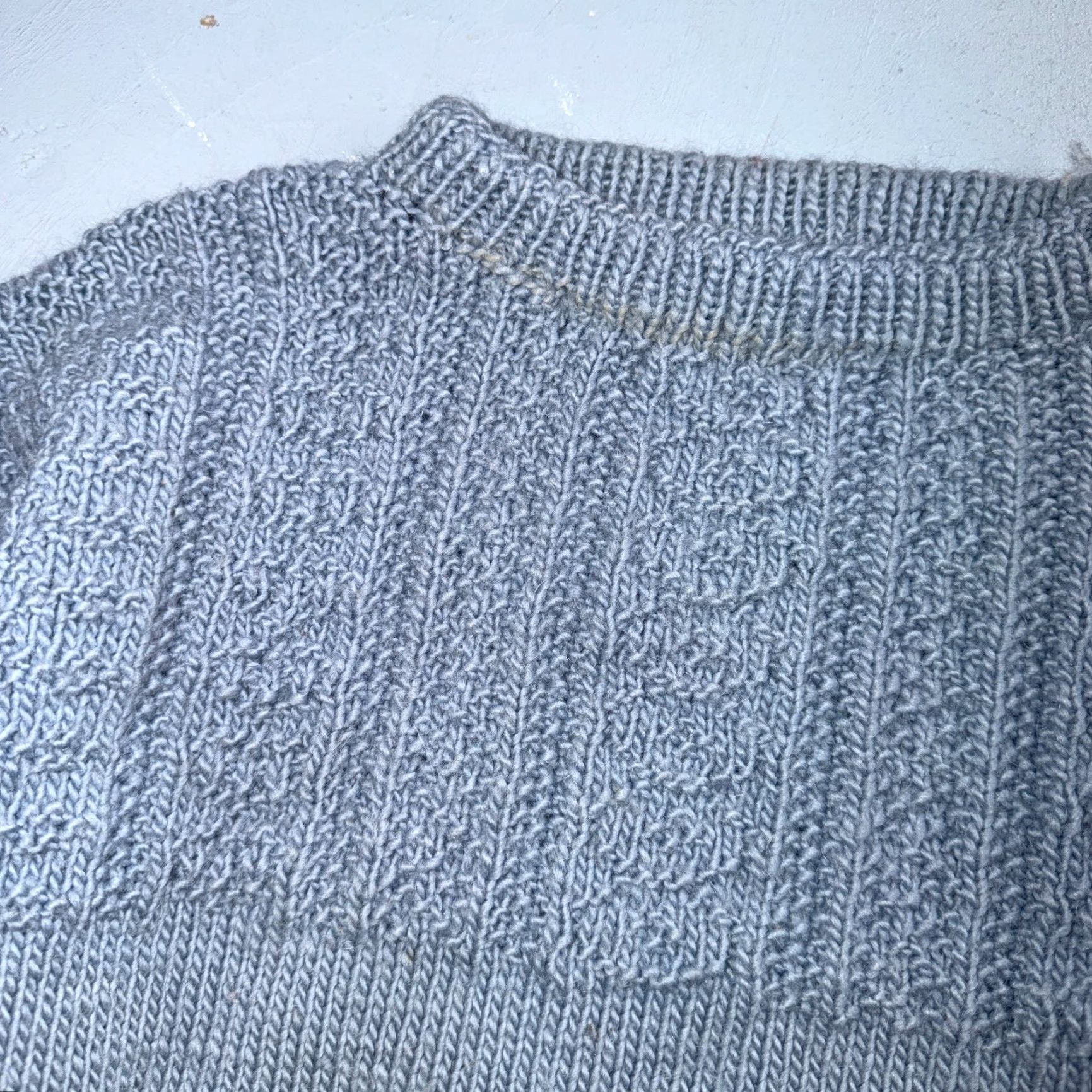 Vintage VTG Blue Knitted Isle Sweater Pullover Handmade Knit 60s 70s Grandma core Chic Size M / US 6-8 / IT 42-44 - 2 Thumbnail