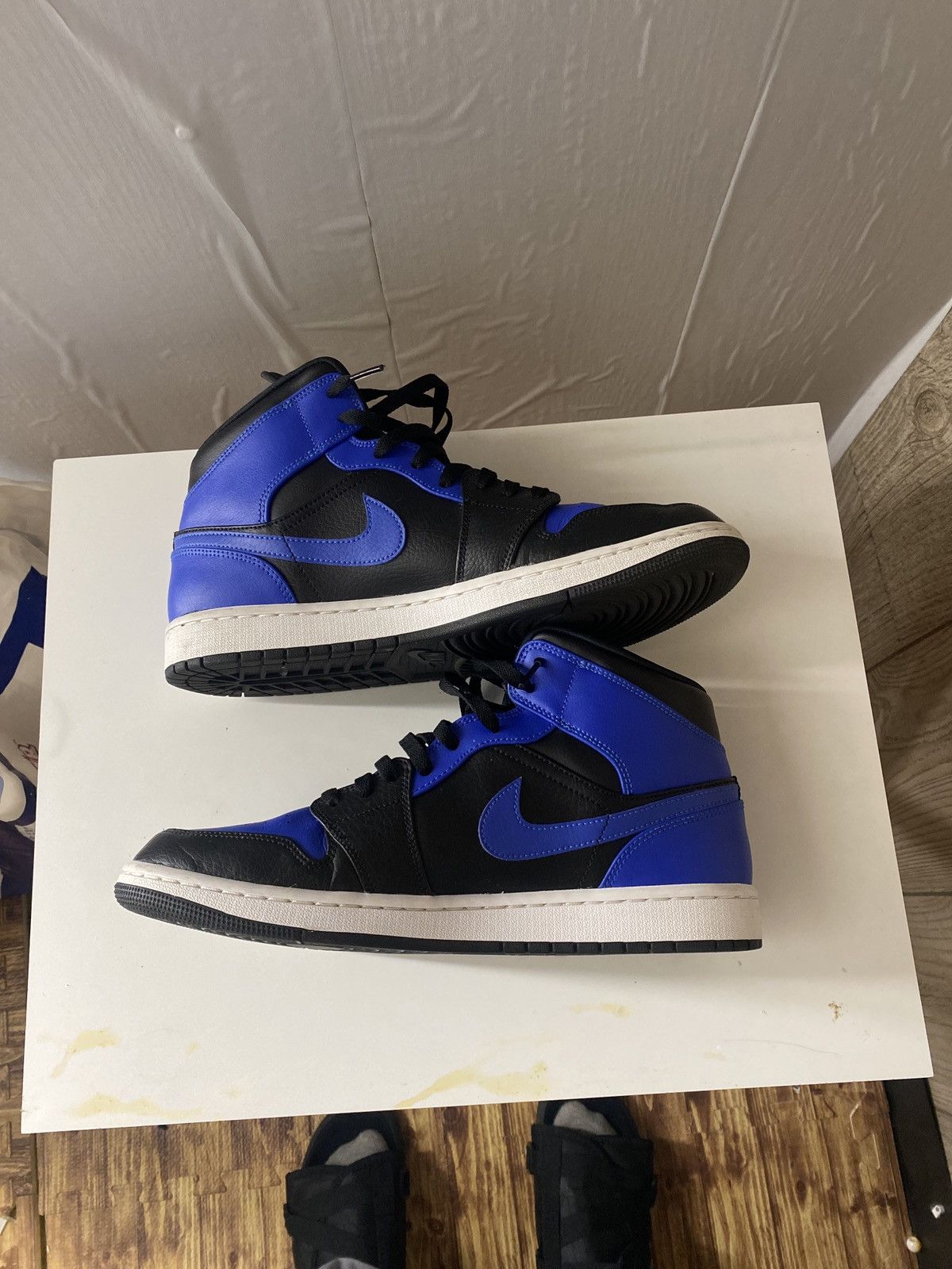 Jordan Brand Jordan 1 Mid Hyper Royal Size US 11 / EU 44 - 4 Thumbnail