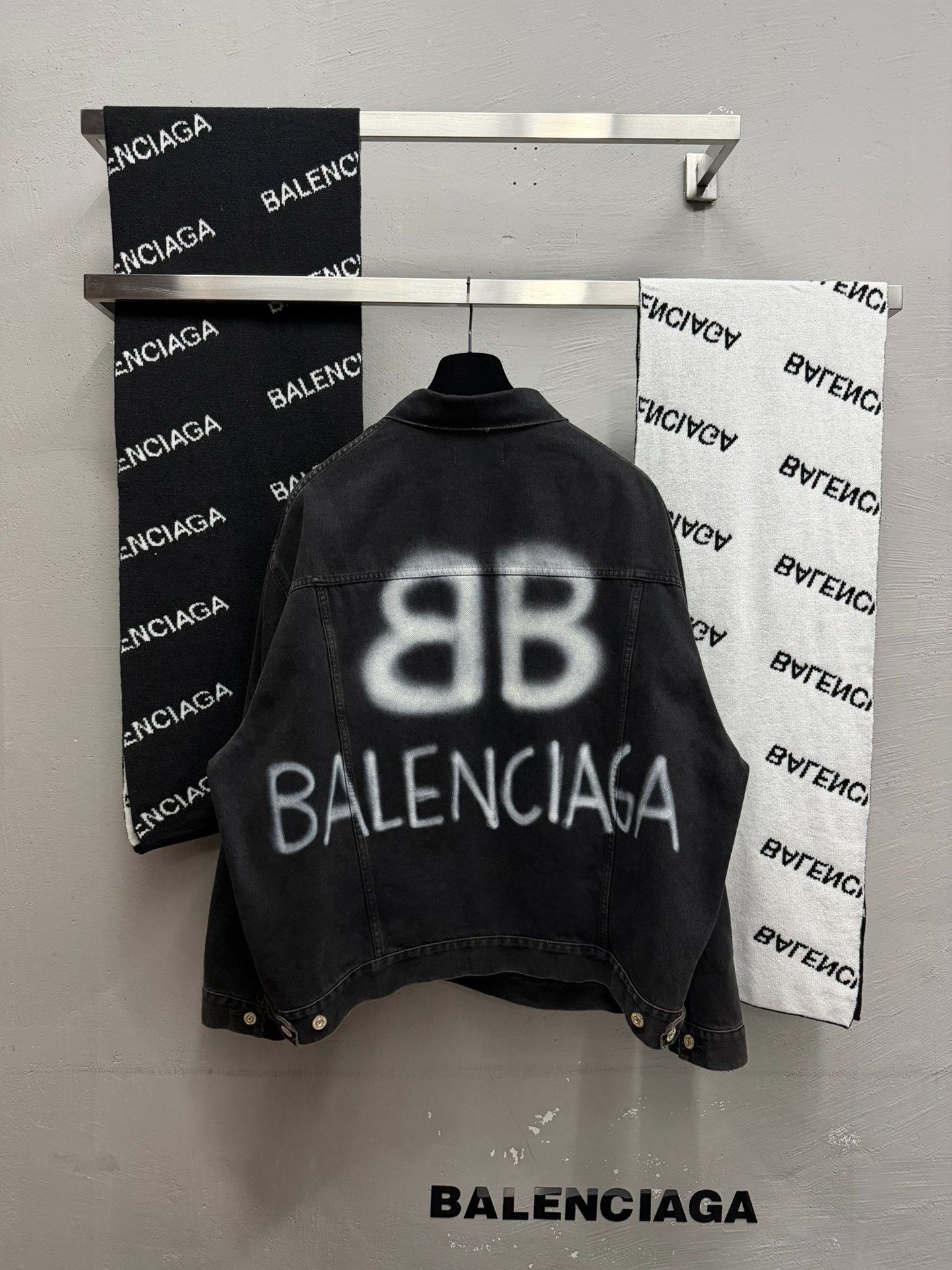 Balenciaga Balenciaga BB Splatter Distressed Denim Jacket Size US S / EU 44-46 / 1 - 1 Thumbnail