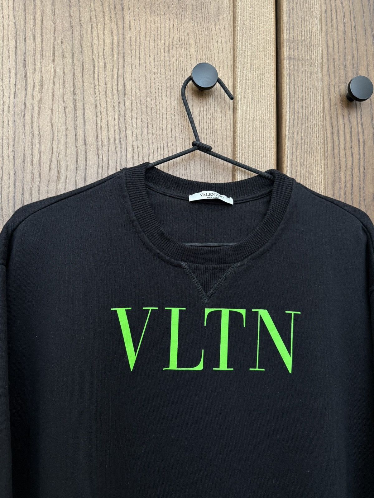Valentino Valentino VLTN Black Sweatshirt Center Logo Men's Size XXL Size US XXL / EU 58 / 5 - 2 Thumbnail