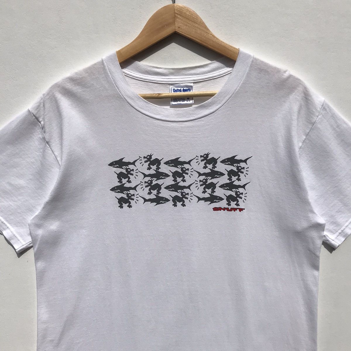 Band Tees × Vintage Vintage 90s Snuff Shark Dog Tour Tee Snuff British Pop Punk Size US M / EU 48-50 / 2 - 6 Thumbnail