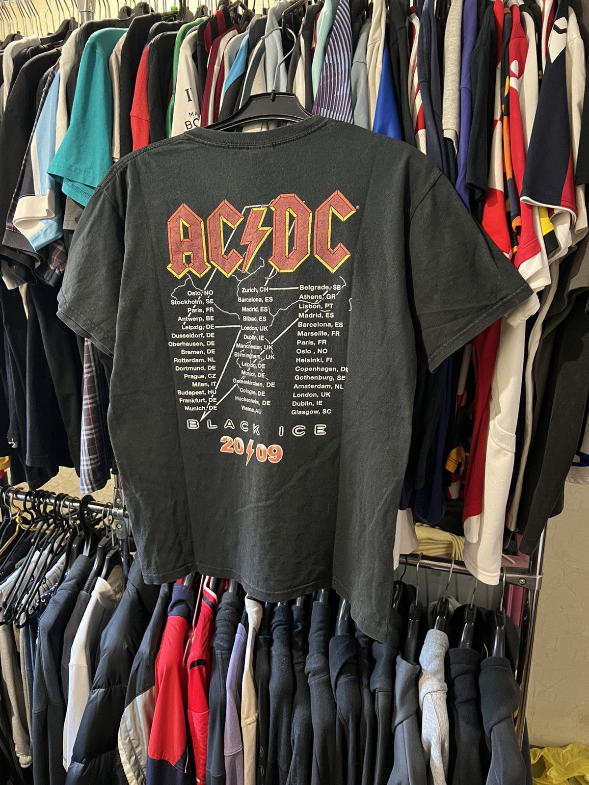 Band Tees 2008/2009 VINTAGE AC DC BLACK ICE TOUR BAND ROCK T SHIRT M Size US M / EU 48-50 / 2 - 5 Thumbnail