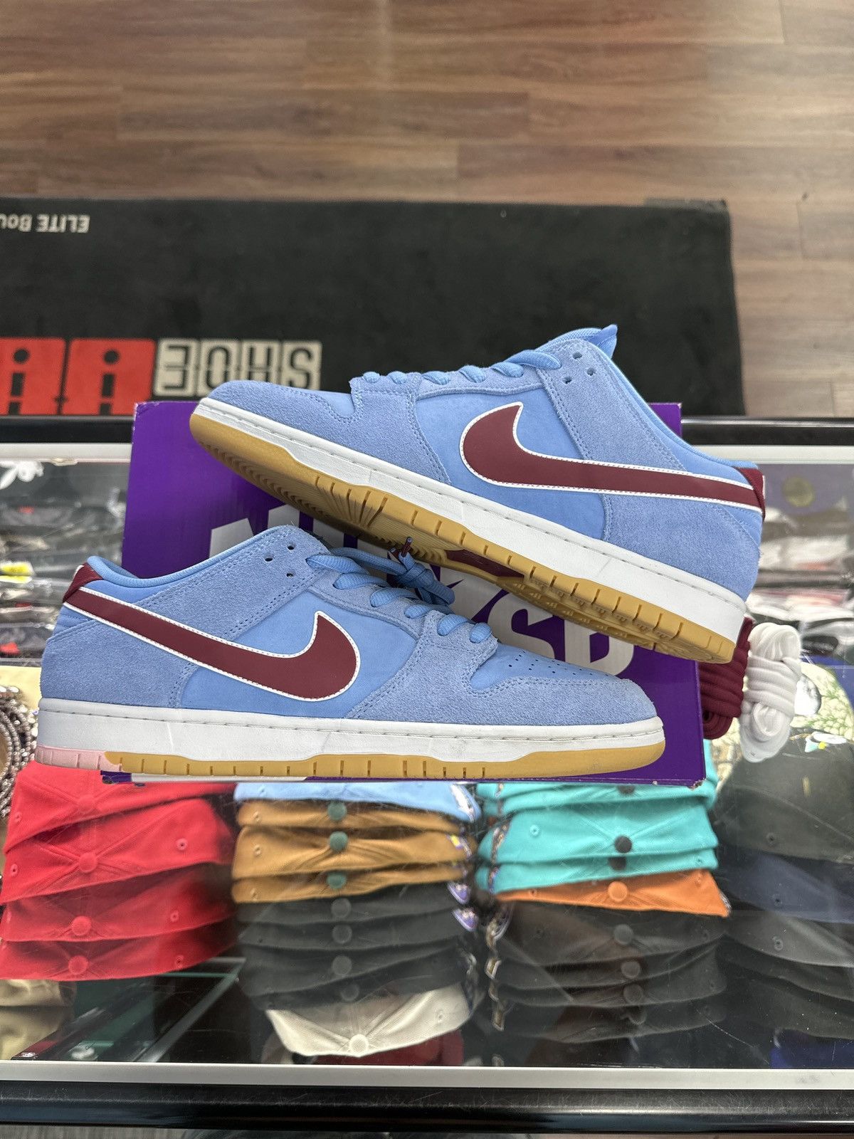 Nike SB Nike SB Dunk Low Phillies Size US 12 / EU 45 - 2 Thumbnail