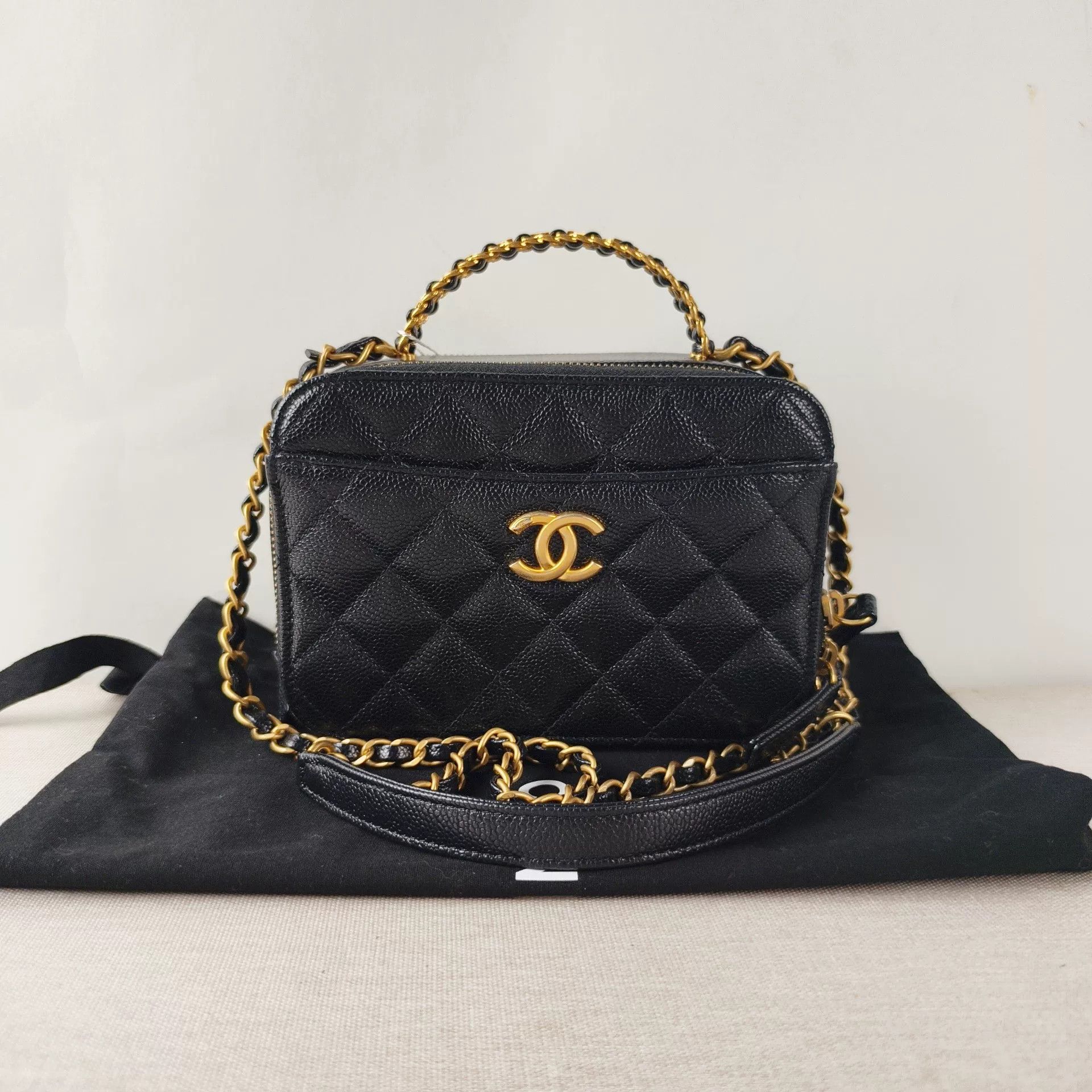 Chanel Pre-loved Bag Very good condition Size ONE SIZE - 1 Thumbnail