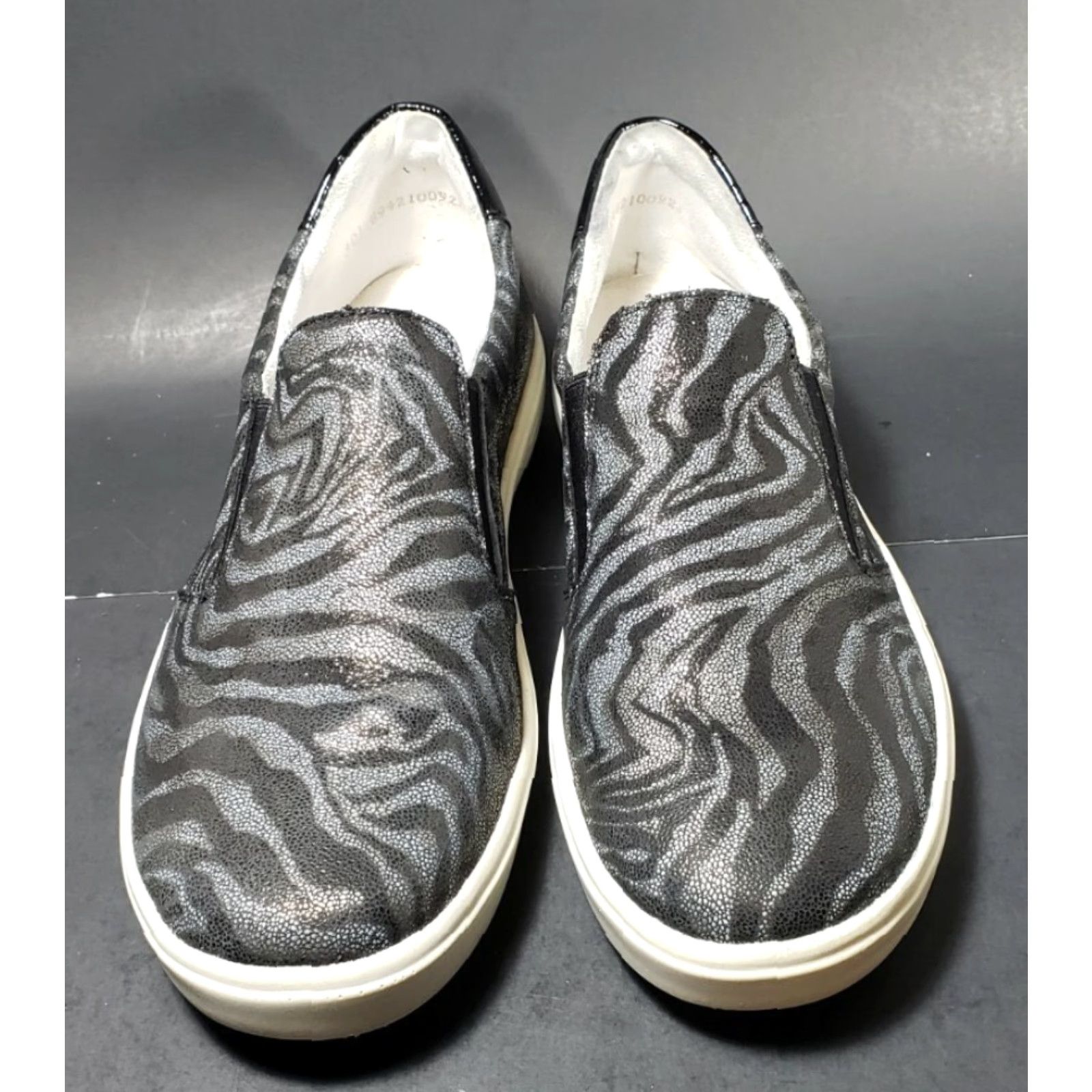 Vintage Remonte Celia Black and White Leather Casual Slip On Loafers Womens 39 40 Slip On Casual Loafers Womens Lime? Size US 9 / IT 39 - 4 Thumbnail
