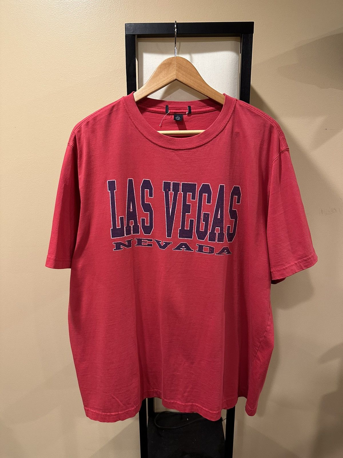 Other × Vintage Vintage Las Vegas Red Distressed T-Shirt Size US XL / EU 56 / 4 - 1 Thumbnail