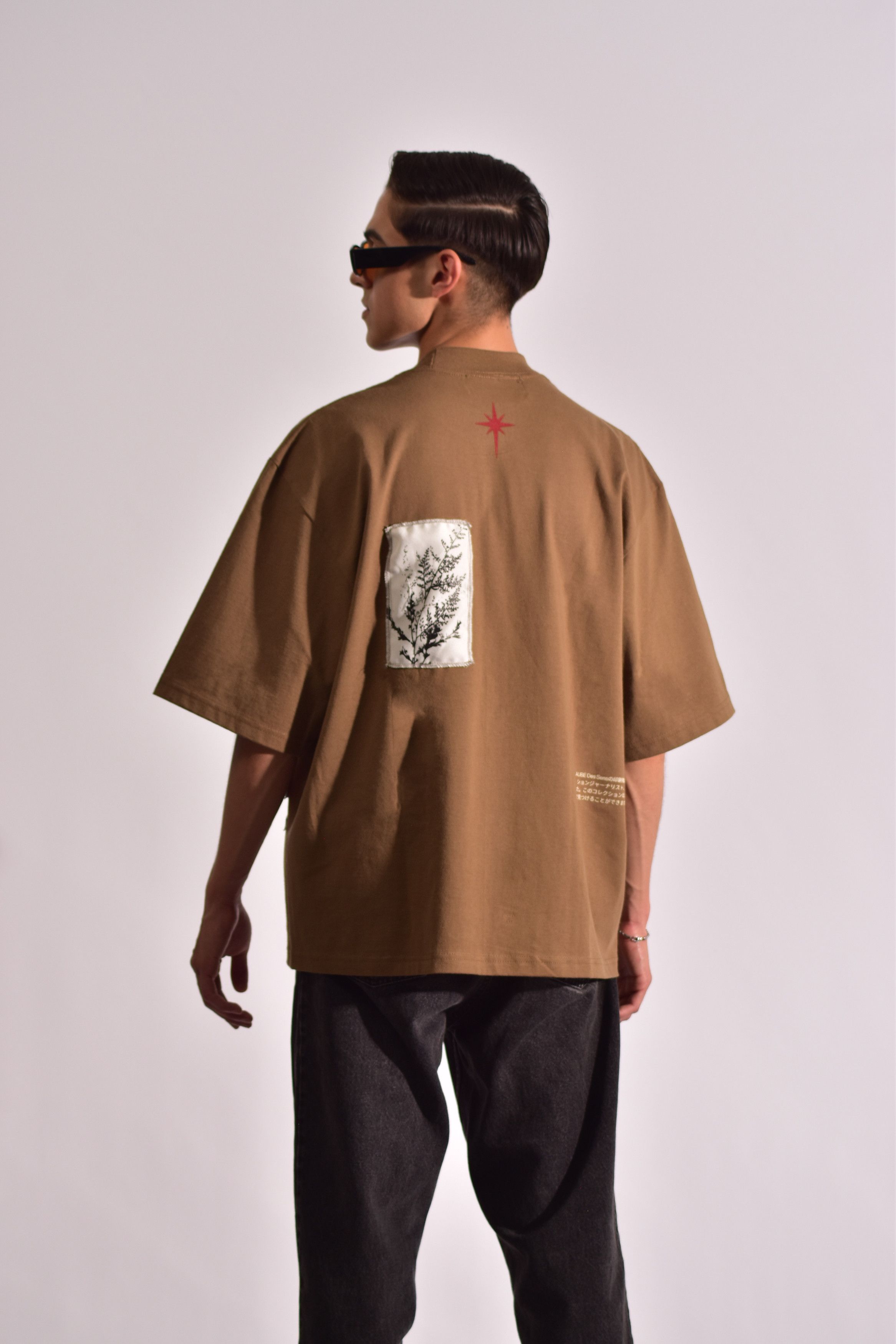 Vintage Oversized Garment Girl with a Pearl Earring Size US M / EU 48-50 / 2 - 5 Thumbnail
