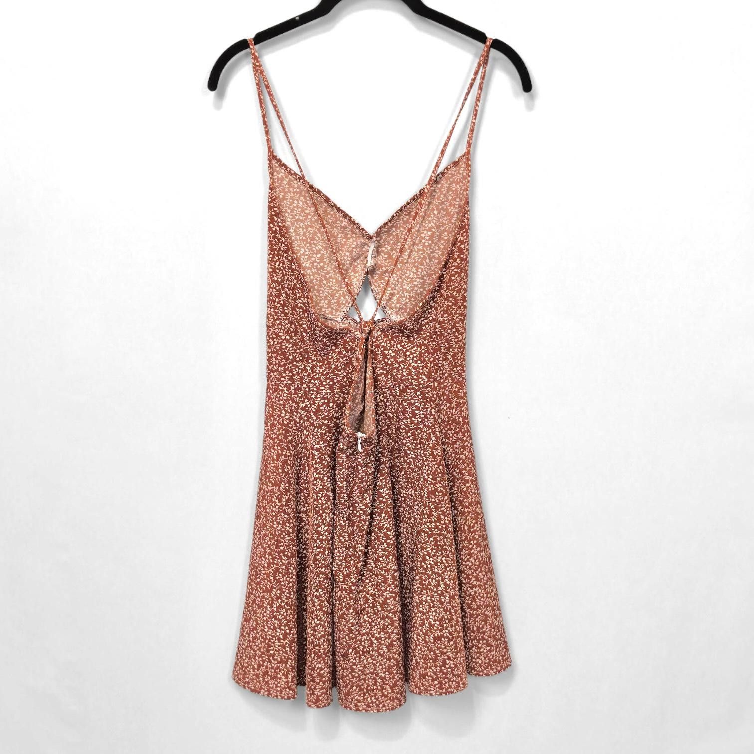 Designer Chic Floral Spaghetti Strap Dress with Cutout XS Size XS / US 0-2 / IT 36-38 - 2 Thumbnail
