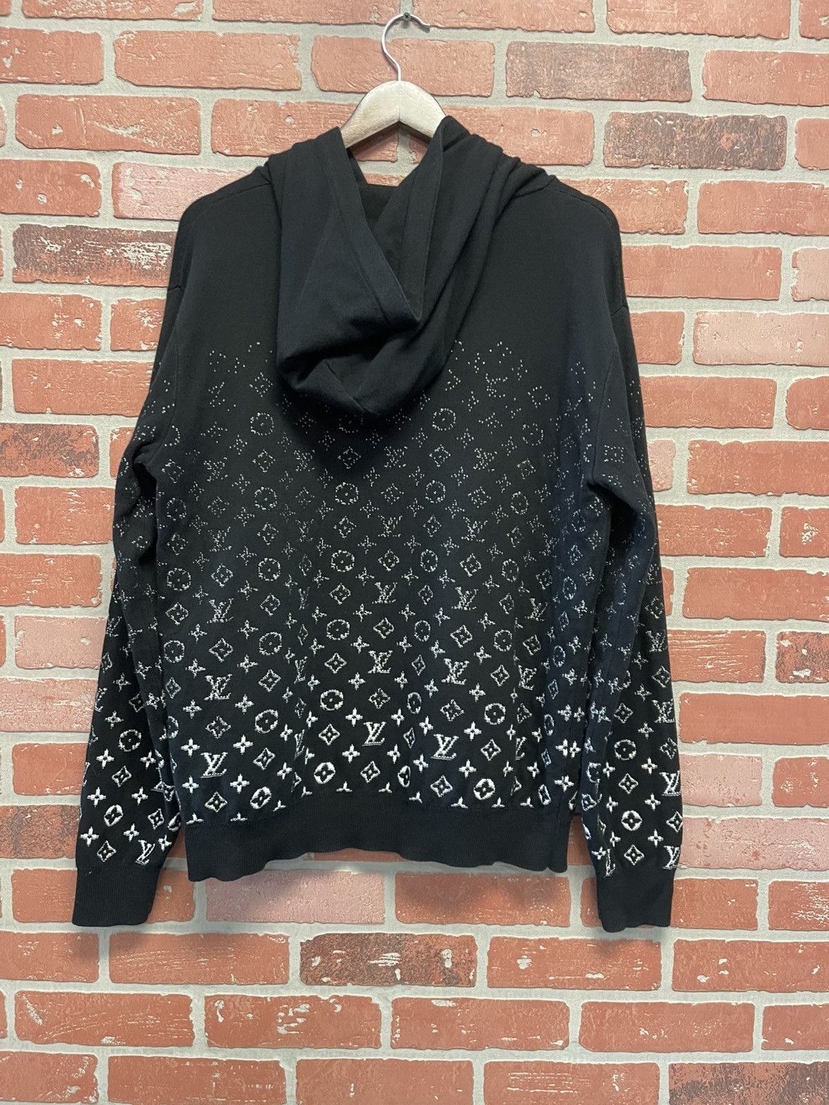 Louis Vuitton Size M - Louis Vuitton Monogram Gradient Hoodie Size US M / EU 48-50 / 2 - 4 Thumbnail