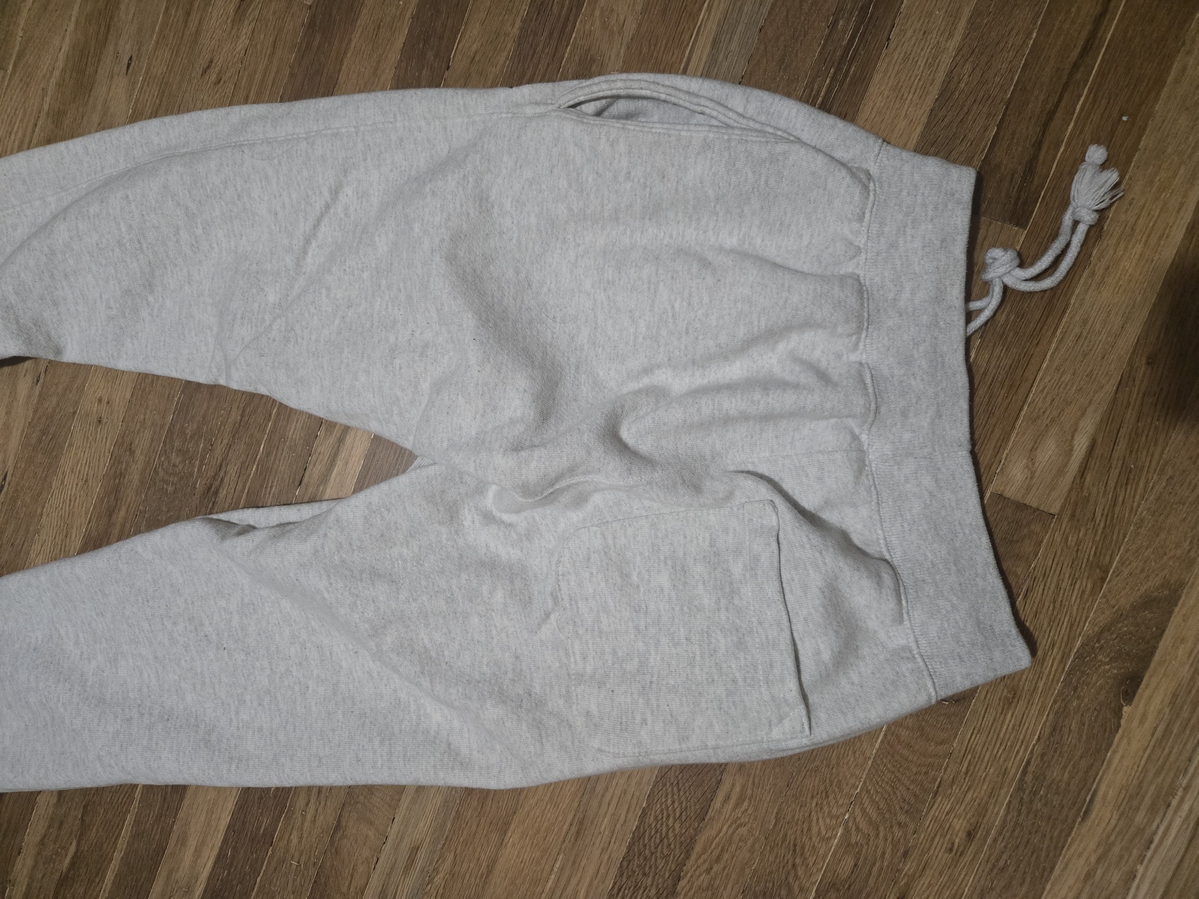 Champion Reverse weave sweatpants Size US 26 / EU 42 - 1 Thumbnail