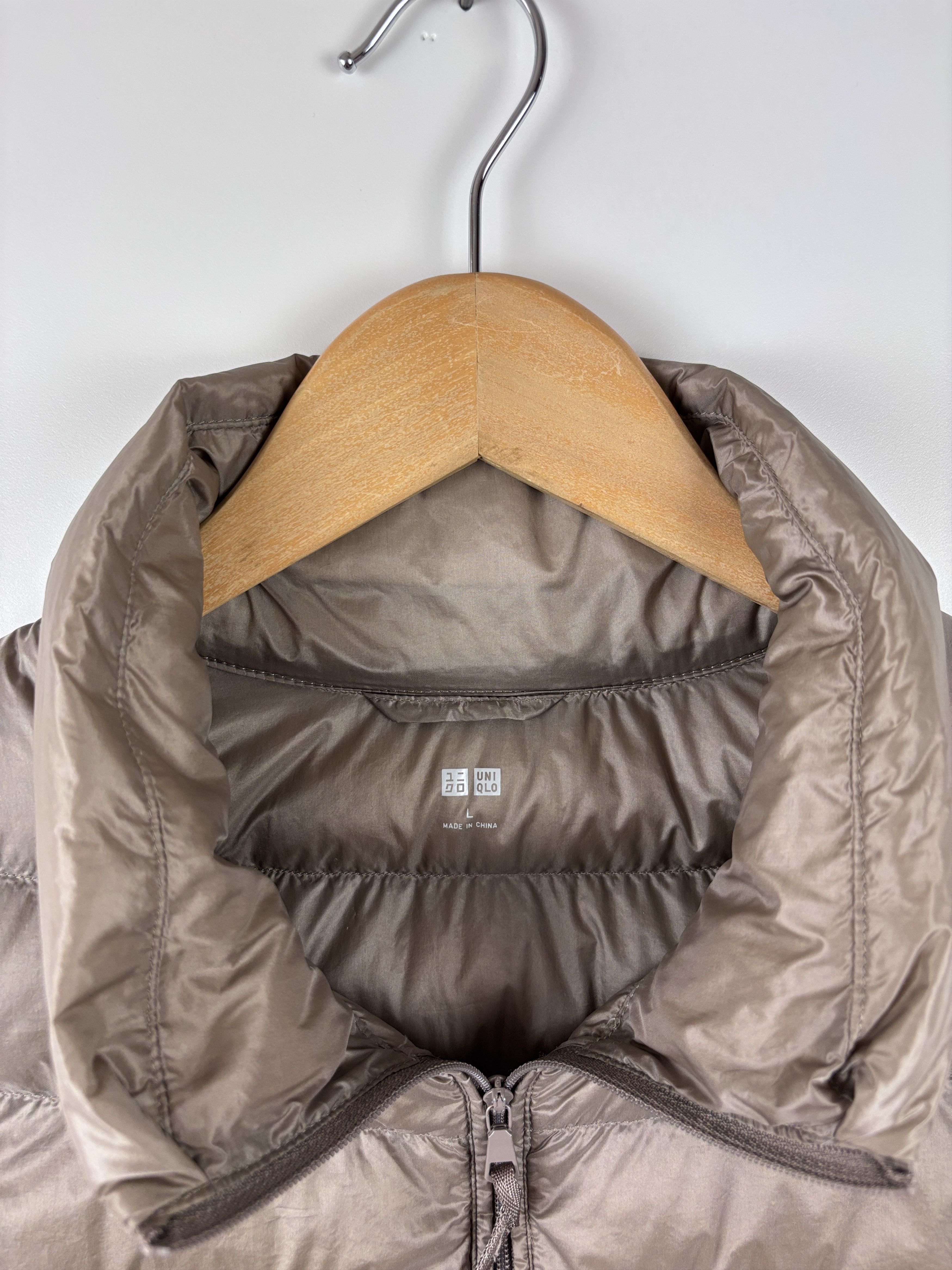 Uniqlo Uniqlo Lightweight Puffer Down Vest Brown Beige Size L Size L / US 10 / IT 46 - 4 Thumbnail