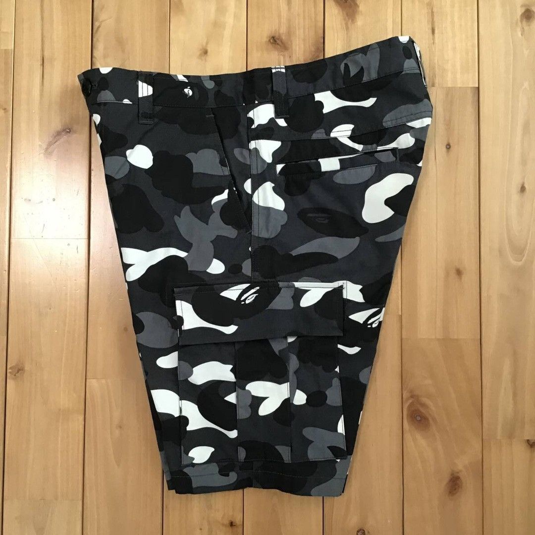 Bape 💫Glow in the dark💫 BAPE city camo cargo shorts APE ★size M Size US 32 / EU 48 - 4 Thumbnail