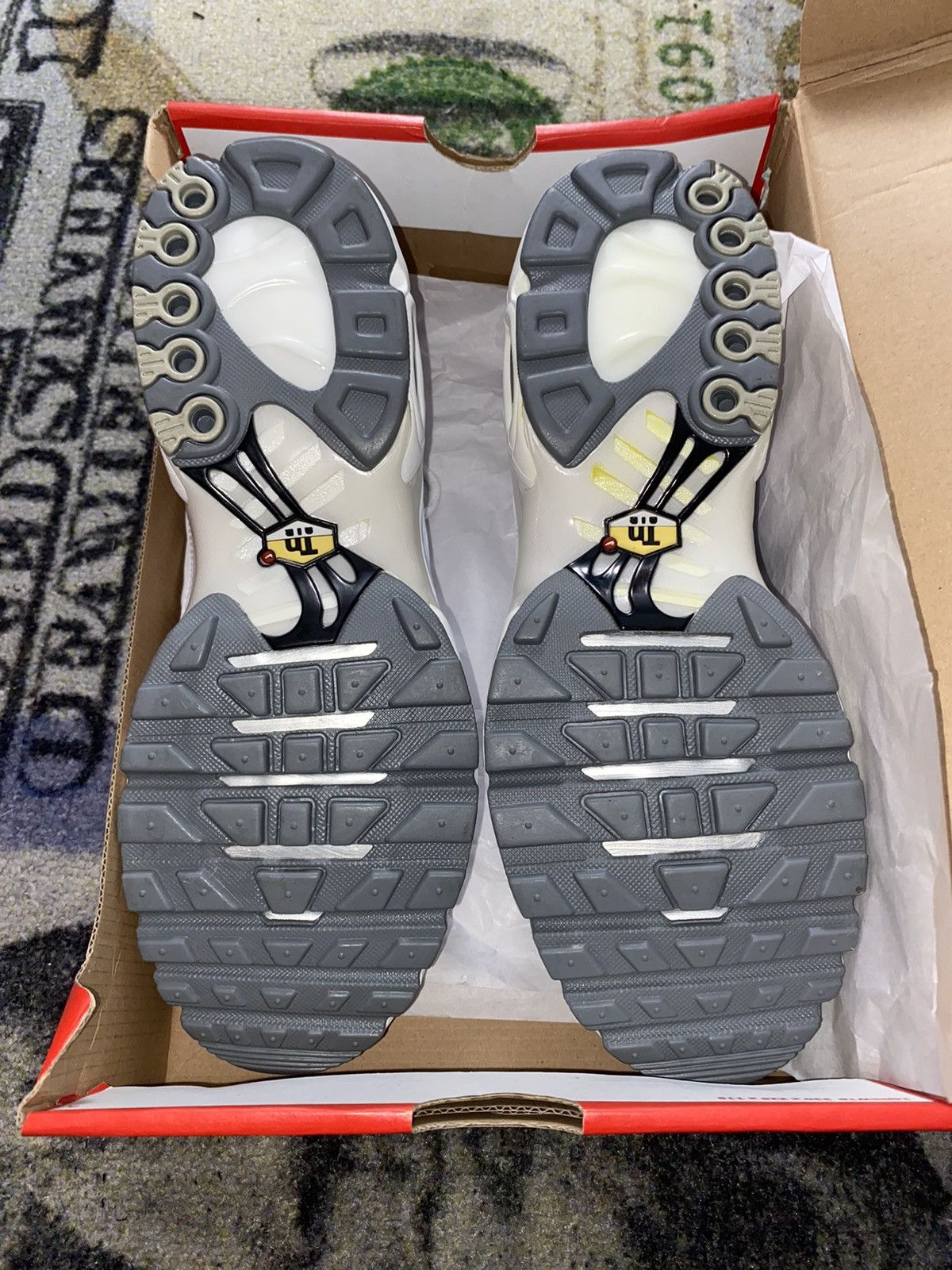 Nike Nike Air Max Plus White Size US 10.5 / EU 43-44 - 7 Thumbnail