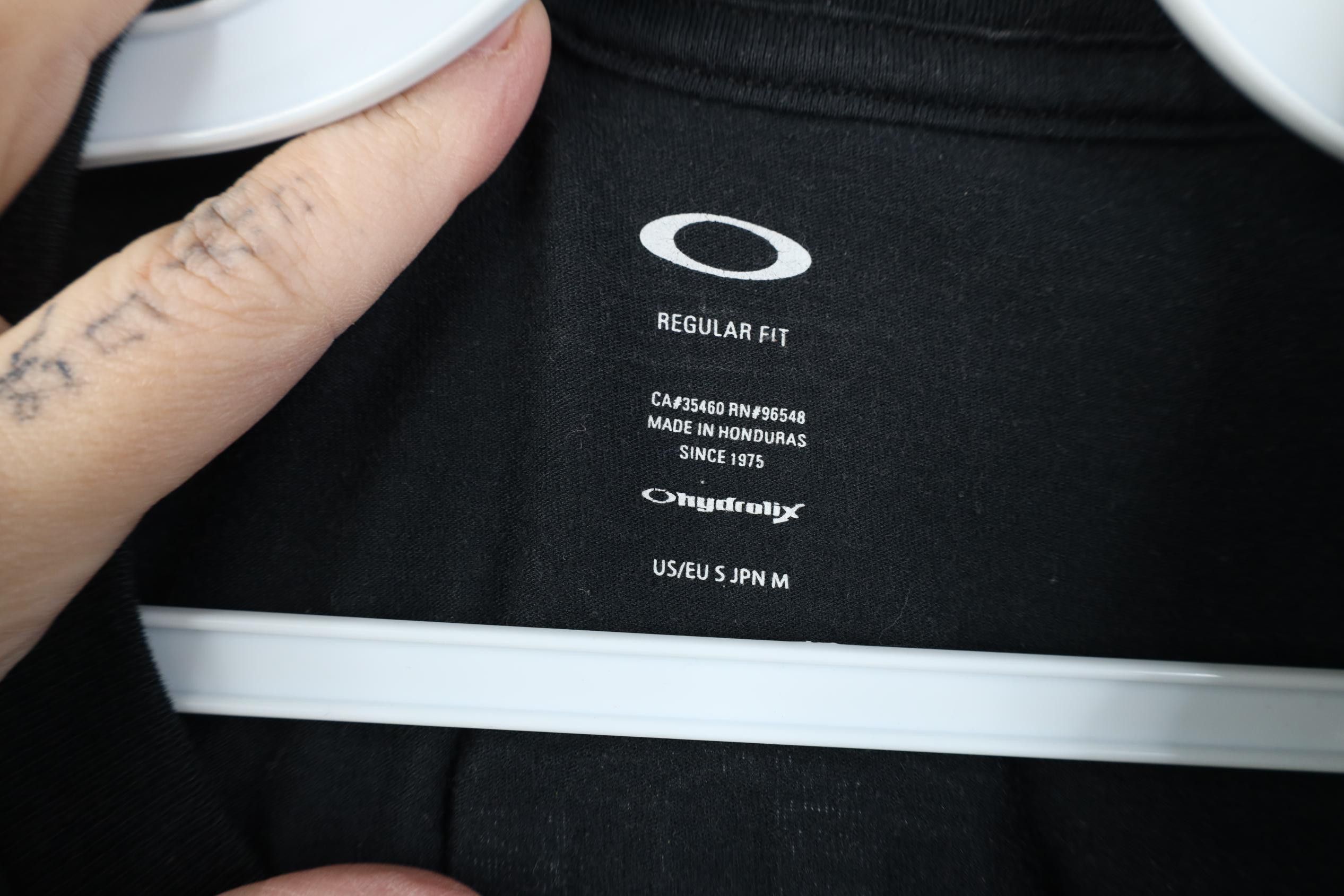 Oakley Vintage Y2K Oakley Spell Out Center Logo Knit T-Shirt Black Size US S / EU 44-46 / 1 - 8 Thumbnail