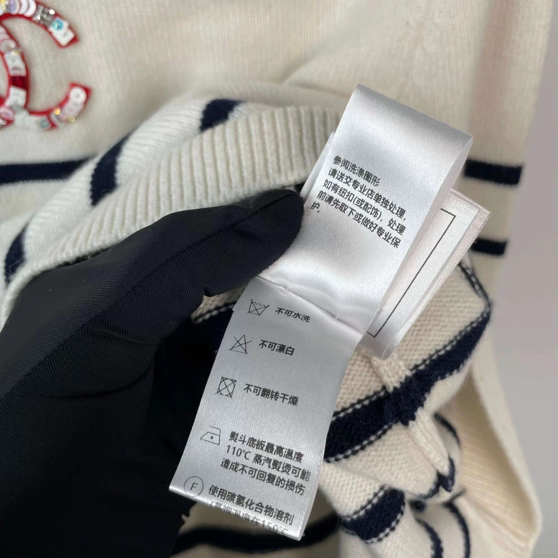 Chanel Chanel Lurex Double C Striped Trim Sweater 40 23C Size S / US 4 / IT 40 - 9 Thumbnail