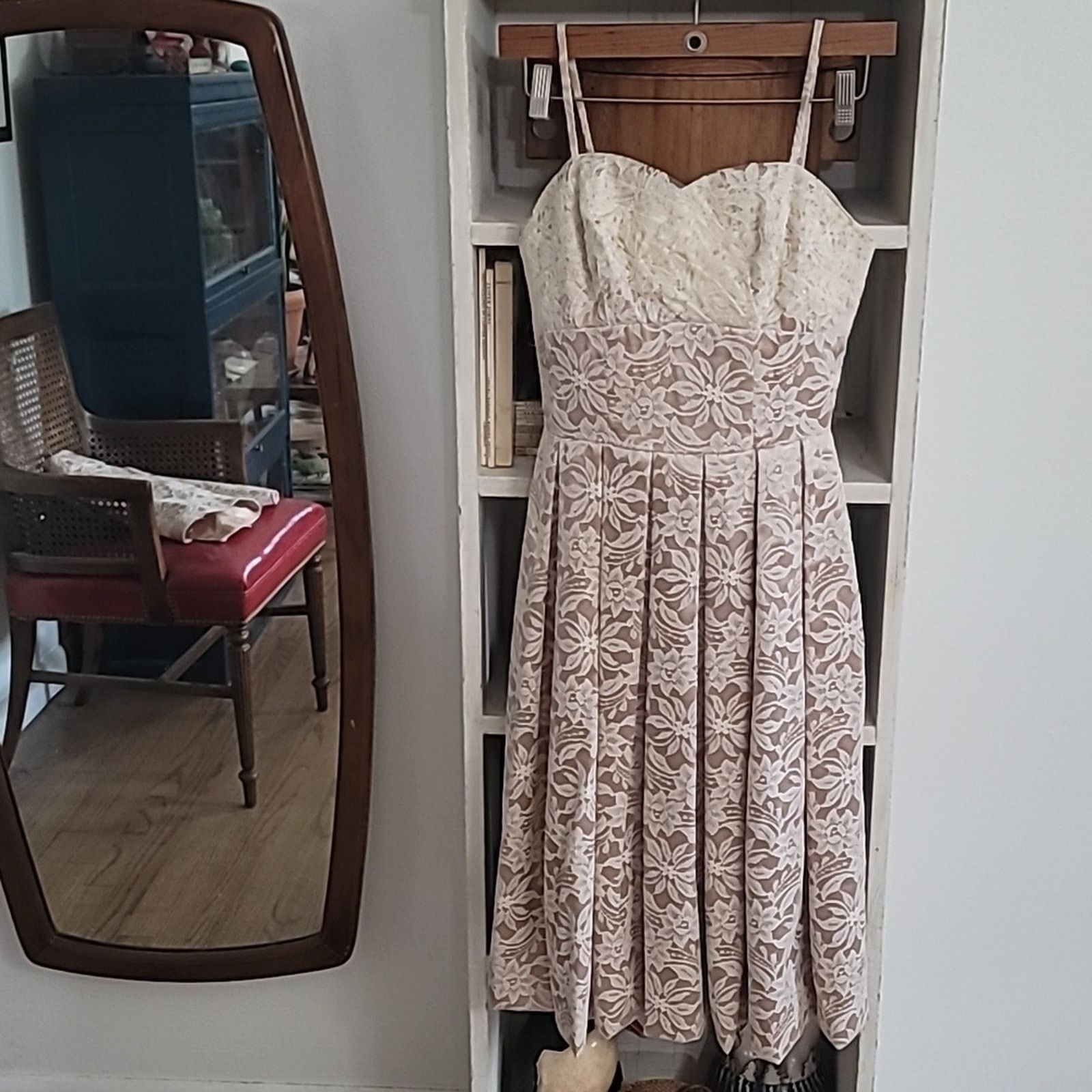& Other Stories Vtg 1950s Tea Length, Lace Over Satin Cocktail Dress Size ONE SIZE - 5 Thumbnail