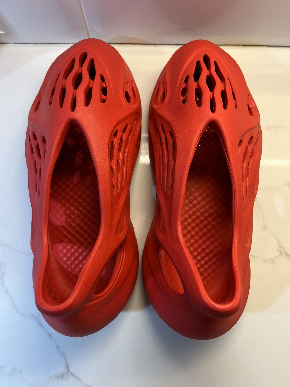Adidas × Kanye West Yeezy RNNR Vermillion - used Size US 9 / EU 42 - 3 Thumbnail