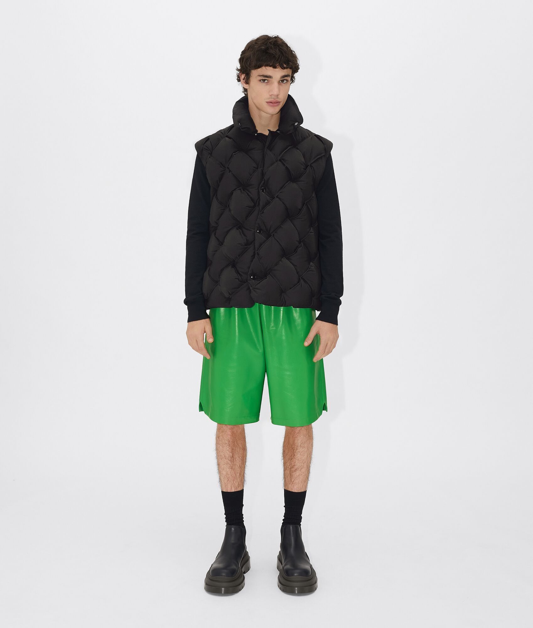 o1n1vont1224 Vest in Black