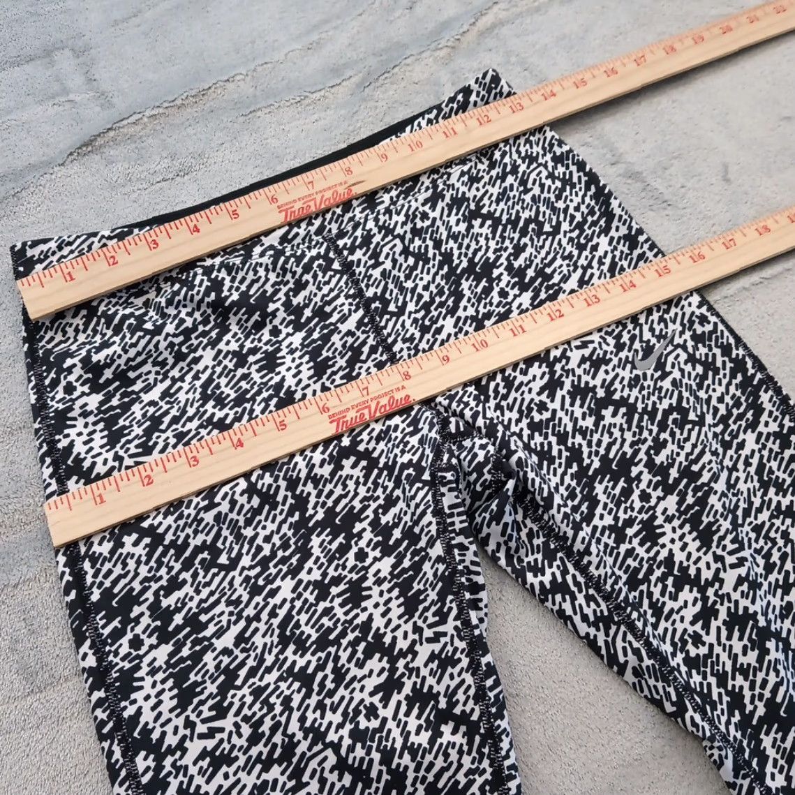 Nike Nike Dri-Fit Leggings Womens Small Black Geometric Pull On Crop 26x21.5 Mid Rise Size 32" / US 10 / IT 46 - 2 Thumbnail