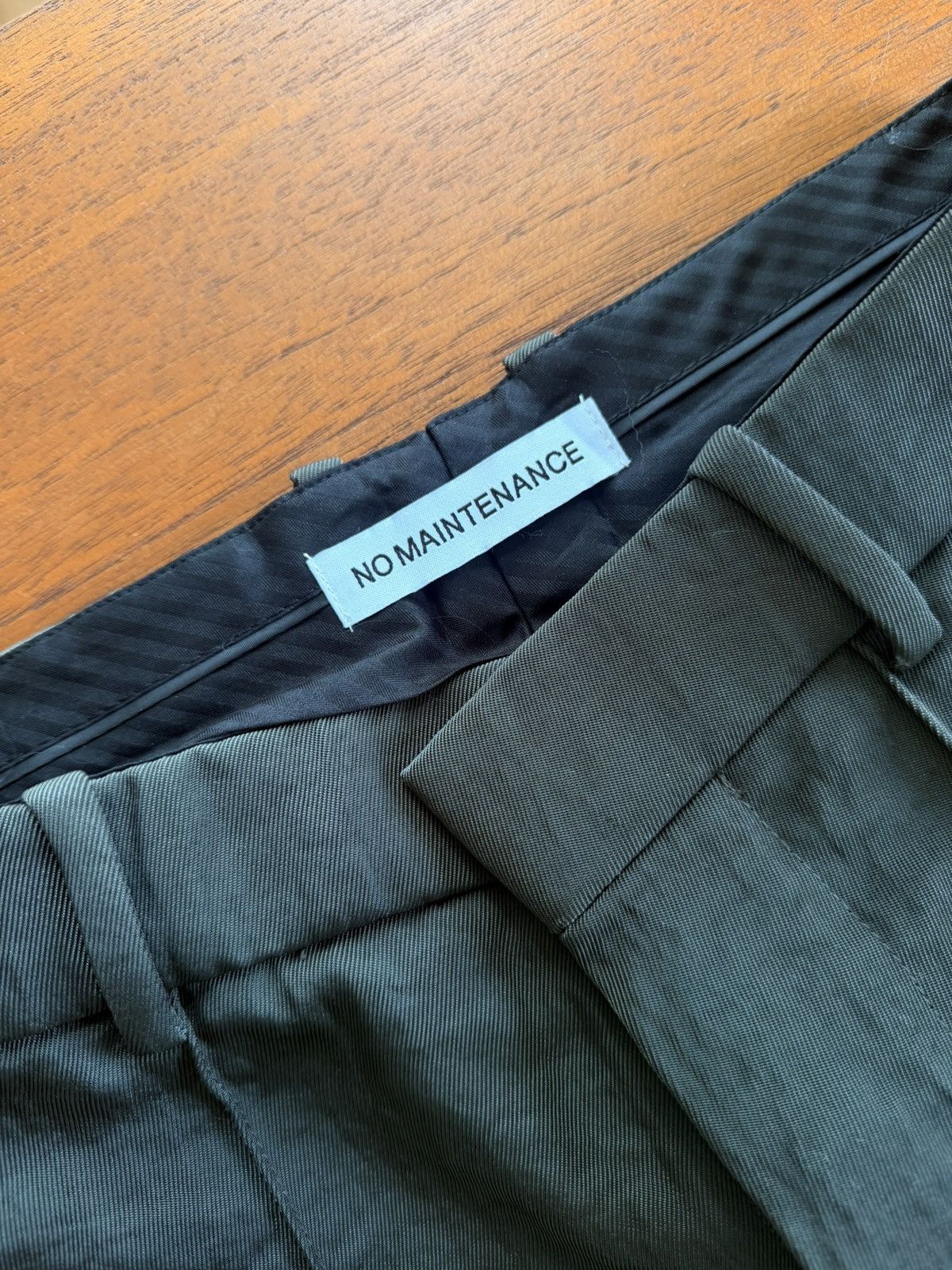 No Maintenance No Maintenance Nylon pintuck trousers Size US 28 / EU 44 - 3 Thumbnail