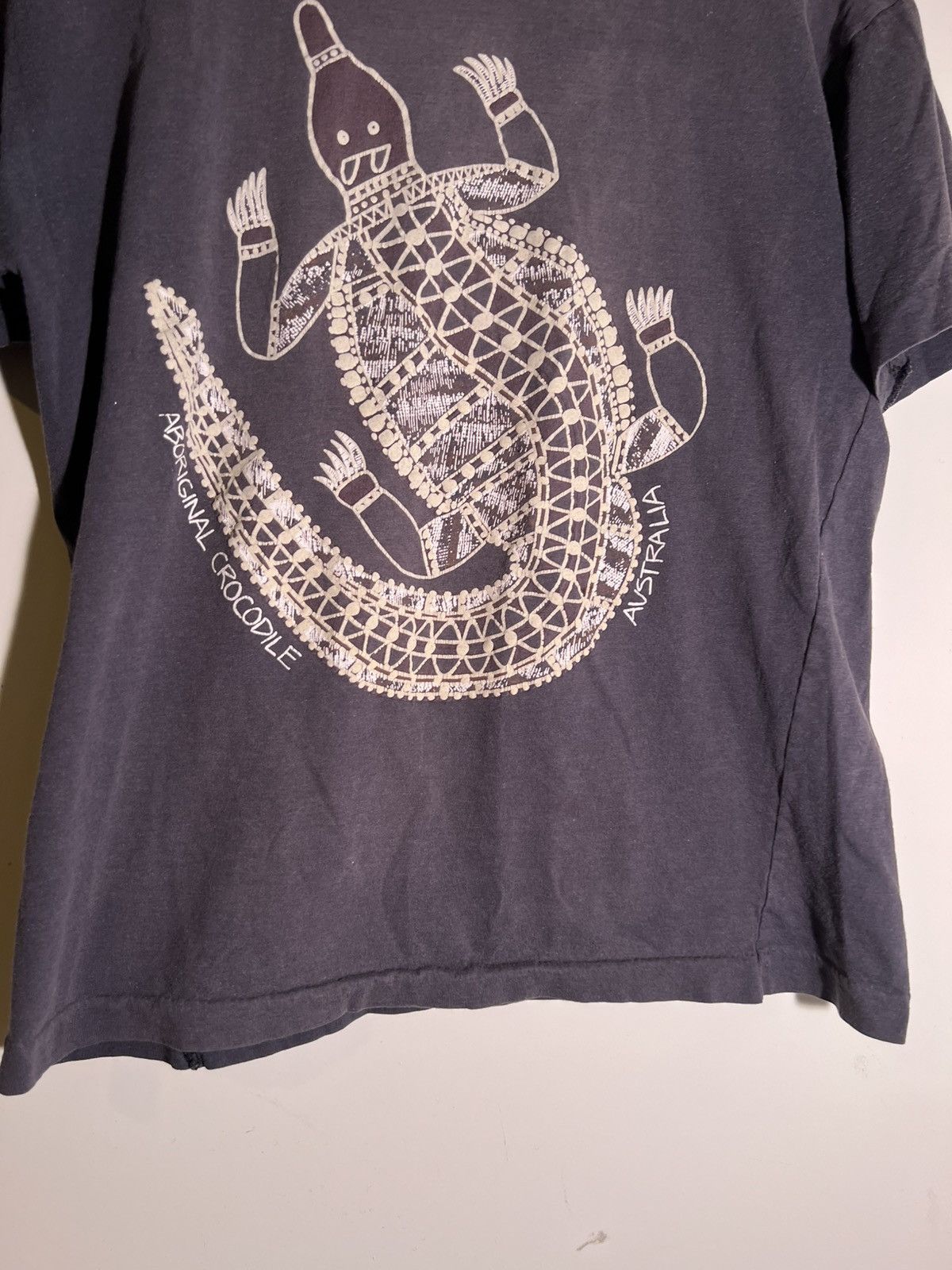 Vintage 90's 2000's Y2K Vintage Crocodile Australia Art Retro Shirt Size US M / EU 48-50 / 2 - 4 Thumbnail