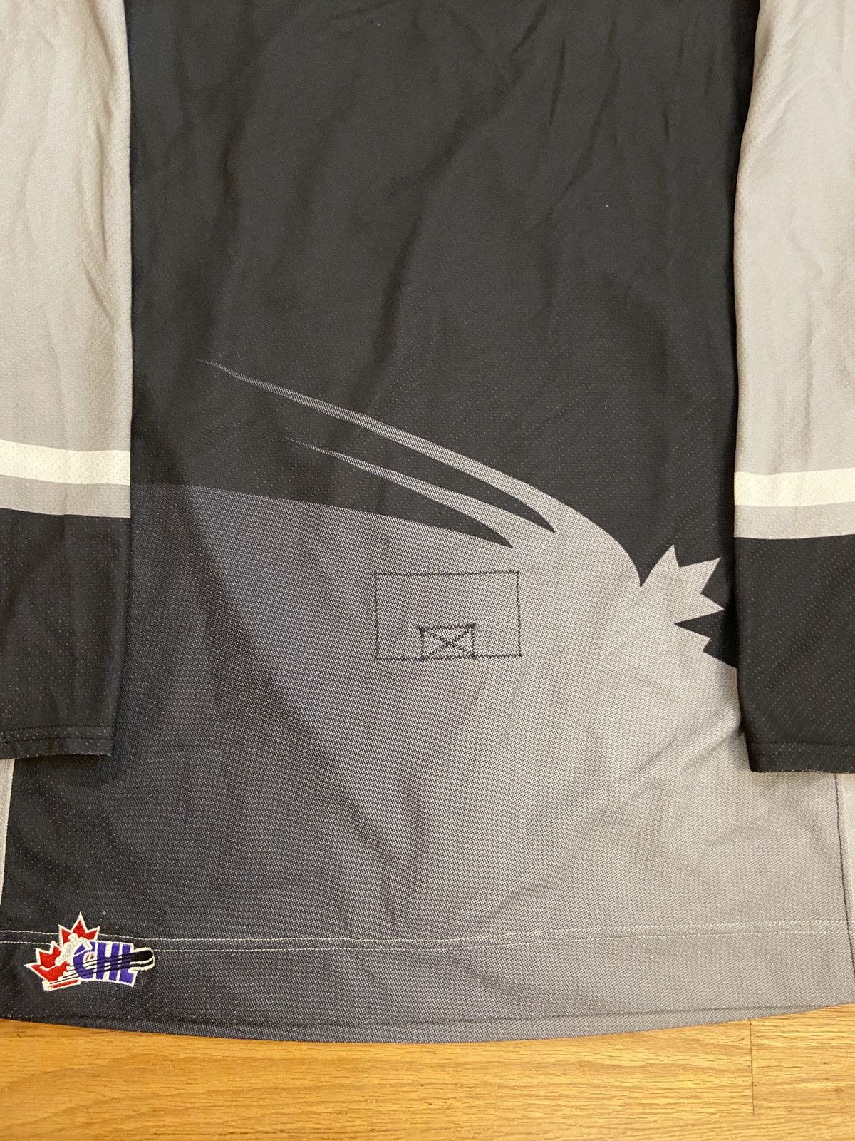Reebok Vancouver Giants authentic alternate hockey jersey Size US L / EU 52-54 / 3 - 9 Thumbnail