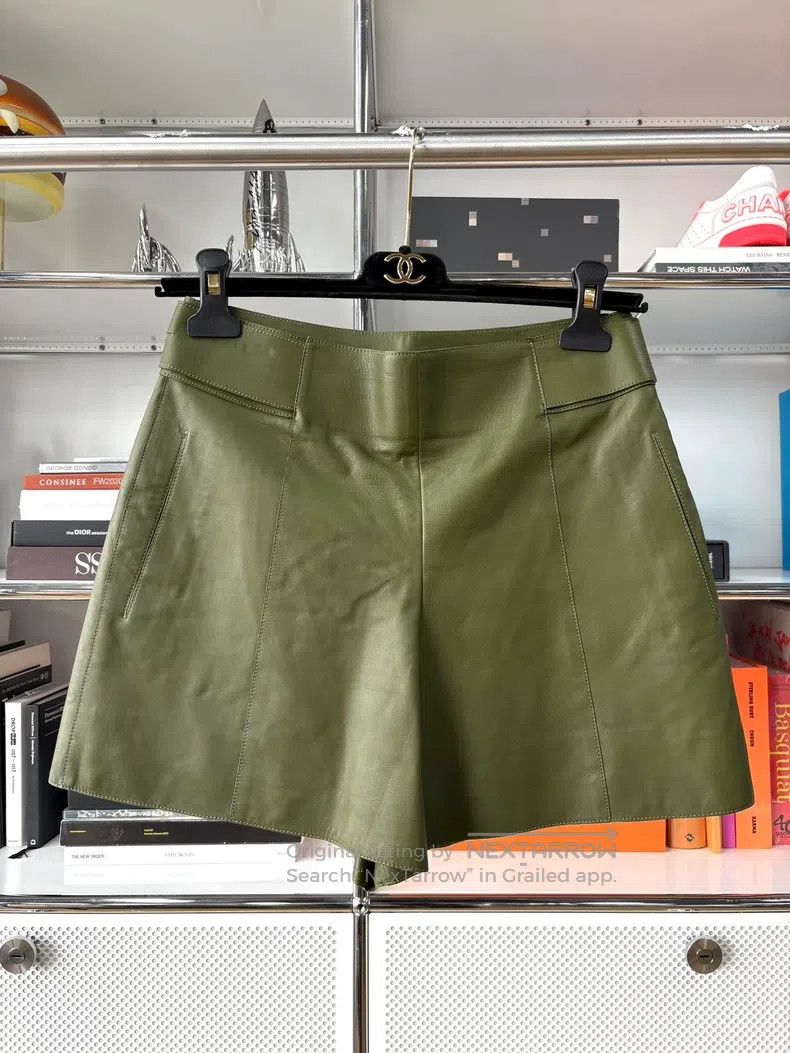 Hermes Hermes Beige green silver buttoned shorts, 100% calf leath Size 42" / US 20 - 1 Thumbnail