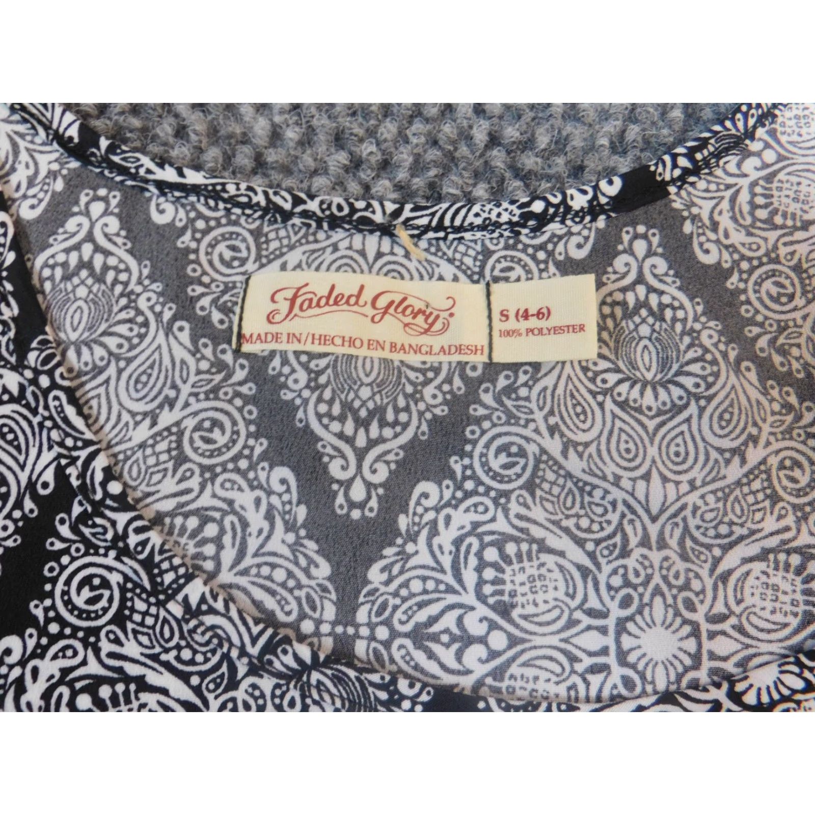 Faded Glory Faded Glory Blouse Shirt S Womens Black V-Neck Sleeveless Pullover Casual Polyester Button Basic 90s American Breathing Regular Women Size S / US 4 / IT 40 - 4 Thumbnail