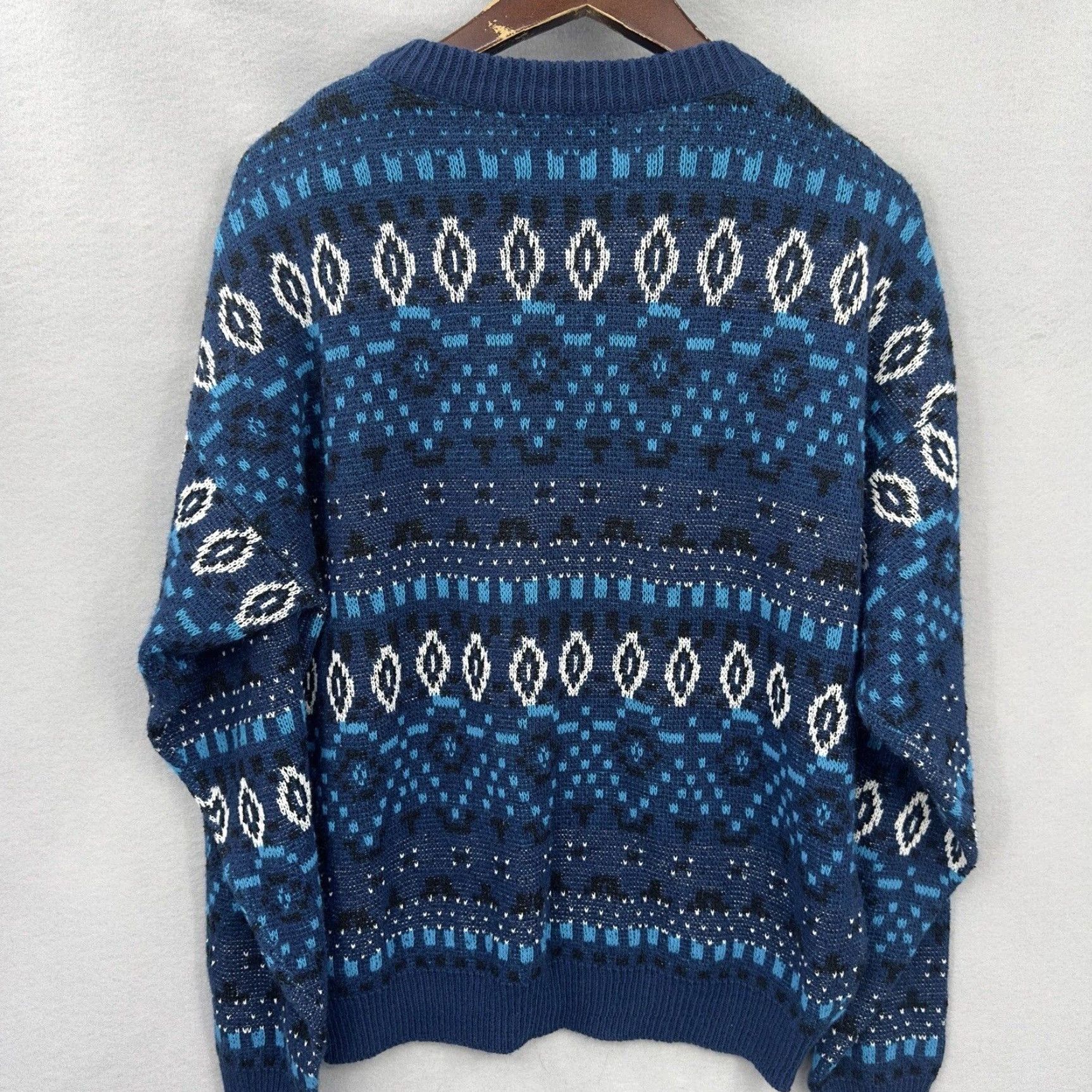 Vintage VINTAGE Le Tigre Sweater Mens L Blue Geometric 80s 90s Grunge Hip Hop Streetwear Vintage Pullover Crew Neck Classic Knit Shirt Mens Size US L / EU 52-54 / 3 - 6 Thumbnail