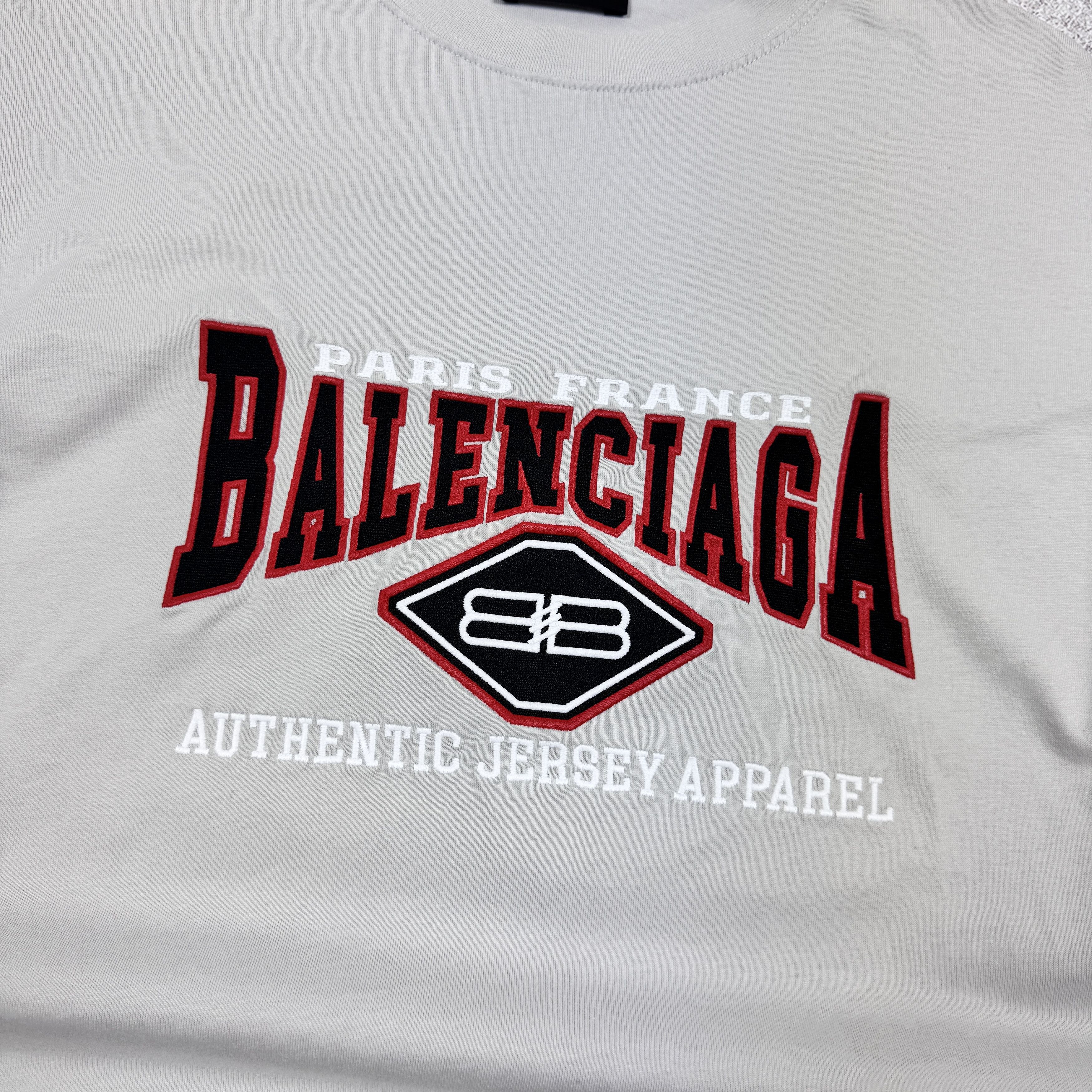 Balenciaga Balenciaga Batwing Embroidered Short Sleeve T-Shirt Size L Size US L / EU 52-54 / 3 - 9 Thumbnail
