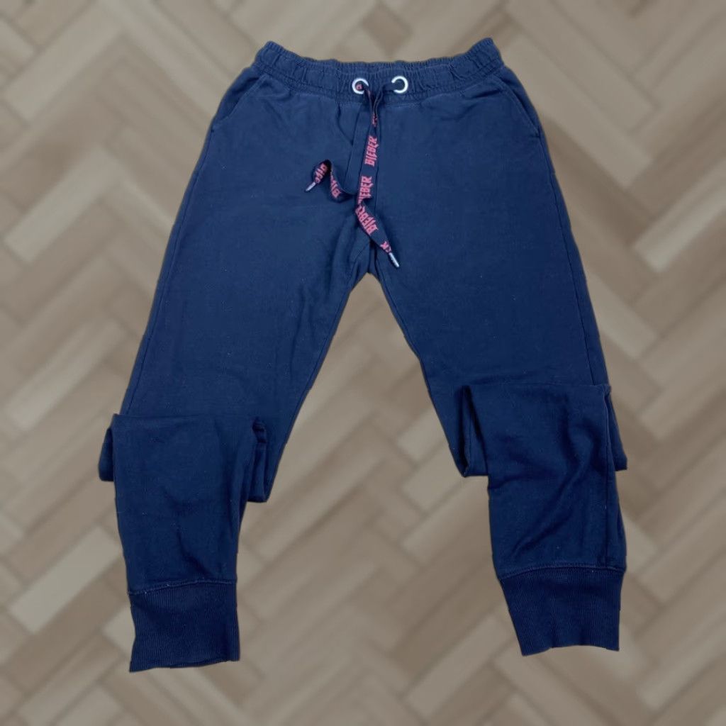 Vintage **VINTAGE Divided Women's Joggers Size S** User: **Divided Women's Joggers Size S** Size 28" / US 6 / IT 42 - 1 Thumbnail