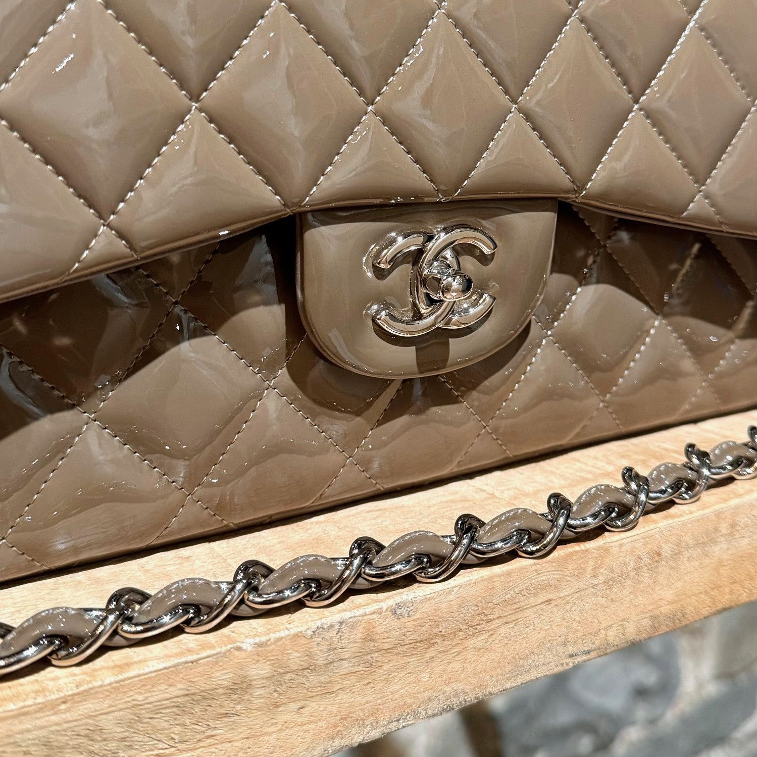 Chanel Chanel Jumbo Double Flap Taupe Patent Leather Classic Bag Size ONE SIZE - 3 Thumbnail