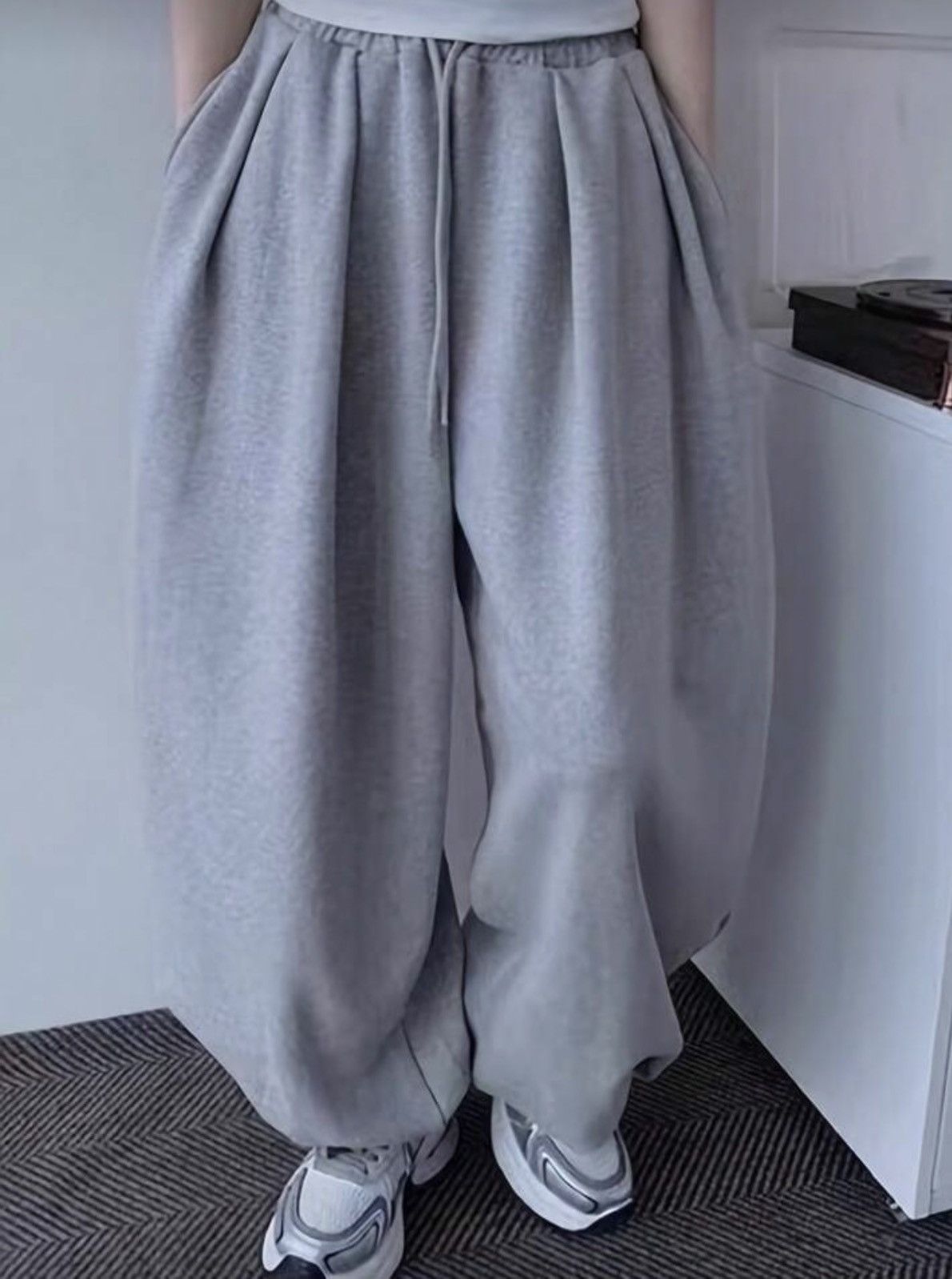 VIBE ☁️ Volume-Fit Fleece Balloon Pants | Ultra Baggy Size US 36 / EU 52 - 3 Thumbnail