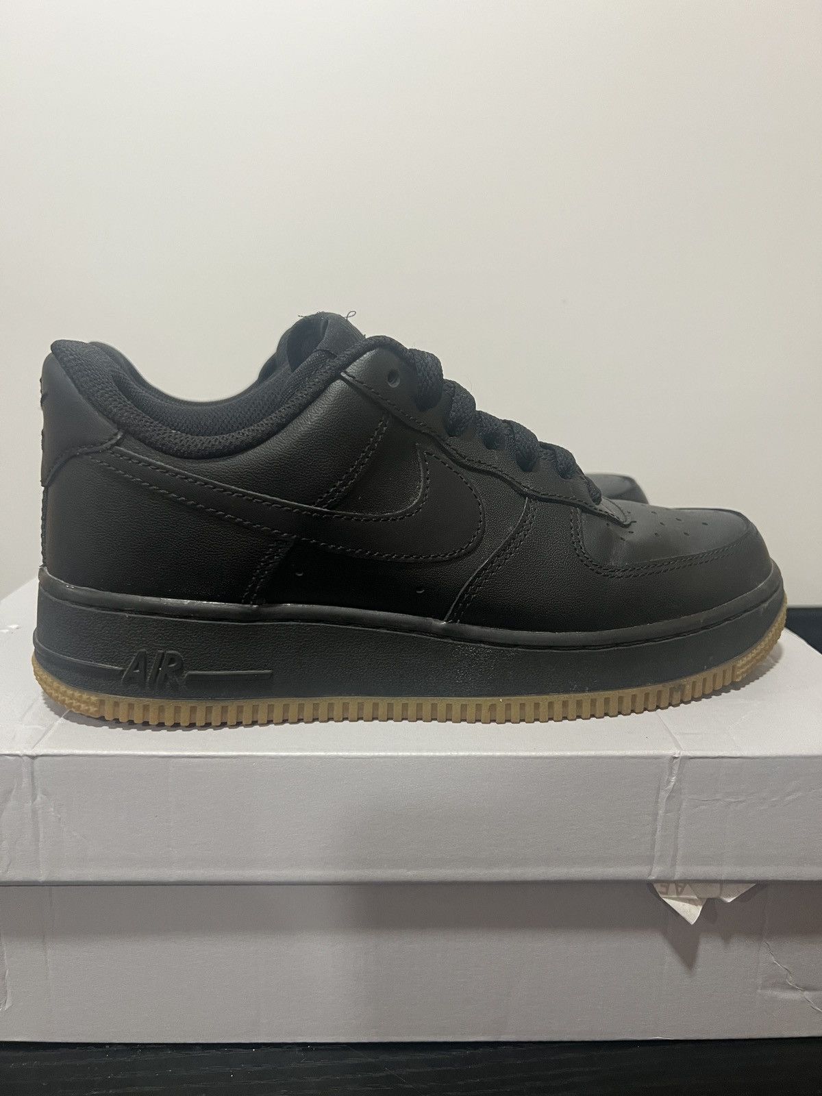 Nike SIZE 6 MEN - Nike Air Force 1 '07 Black Gum Size US 6 / EU 39 - 4 Thumbnail