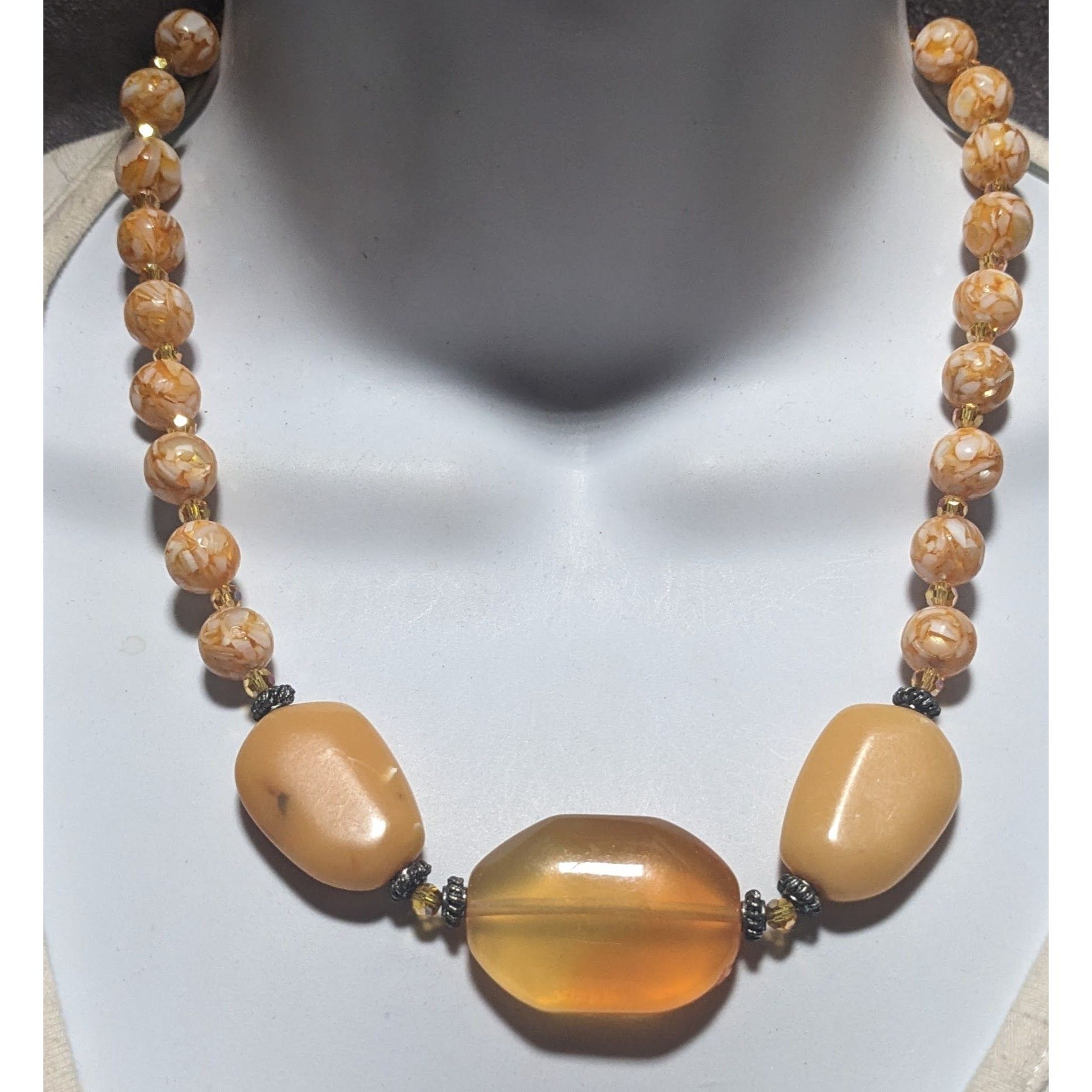 Other Retro Orange Cream Chunky Beaded Necklace Size ONE SIZE - 5 Thumbnail