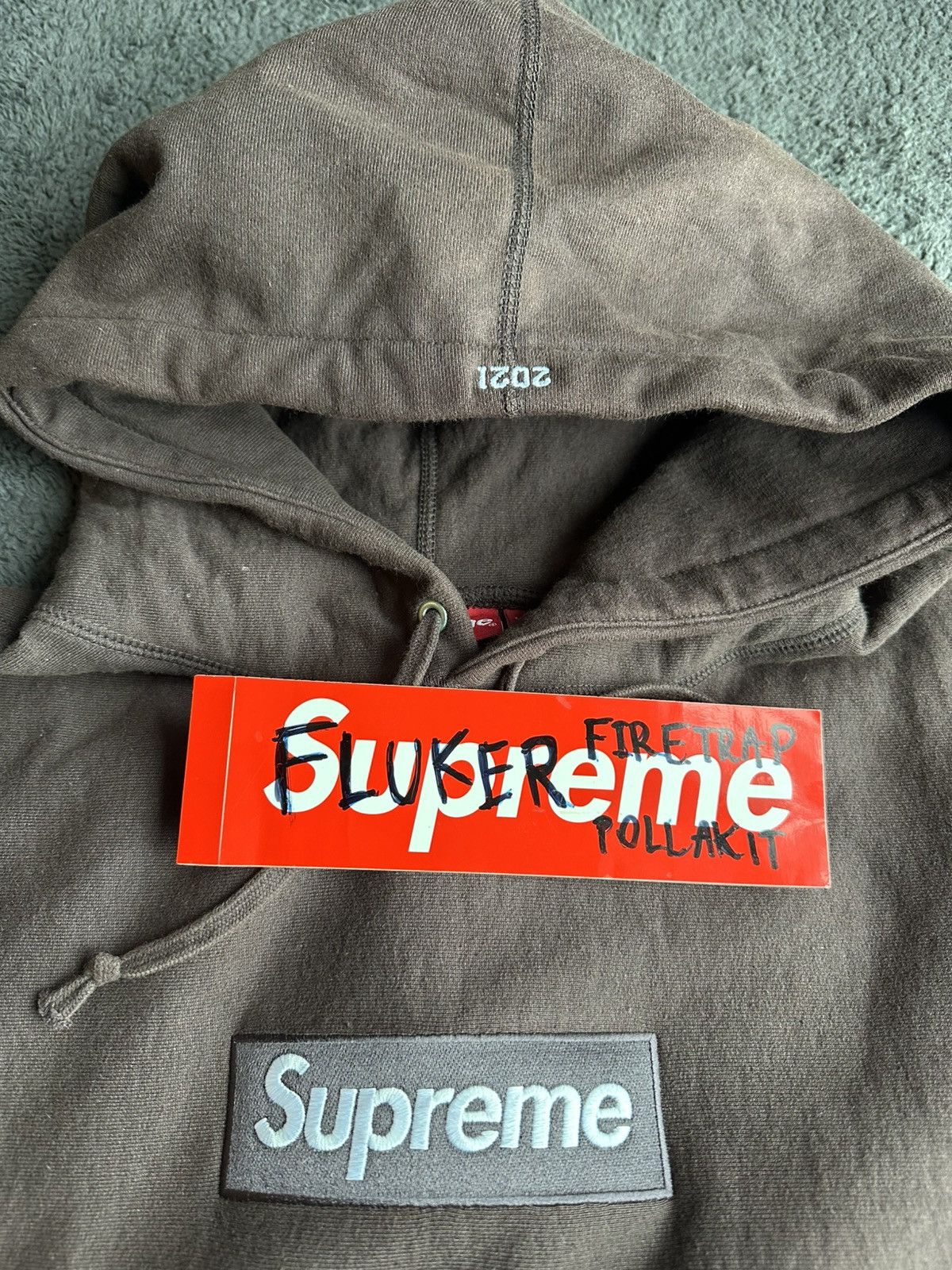 Supreme Supreme Brown Bogo 2021 Hoodie used 9/10 XL Size US XL / EU 56 / 4 - 2 Thumbnail