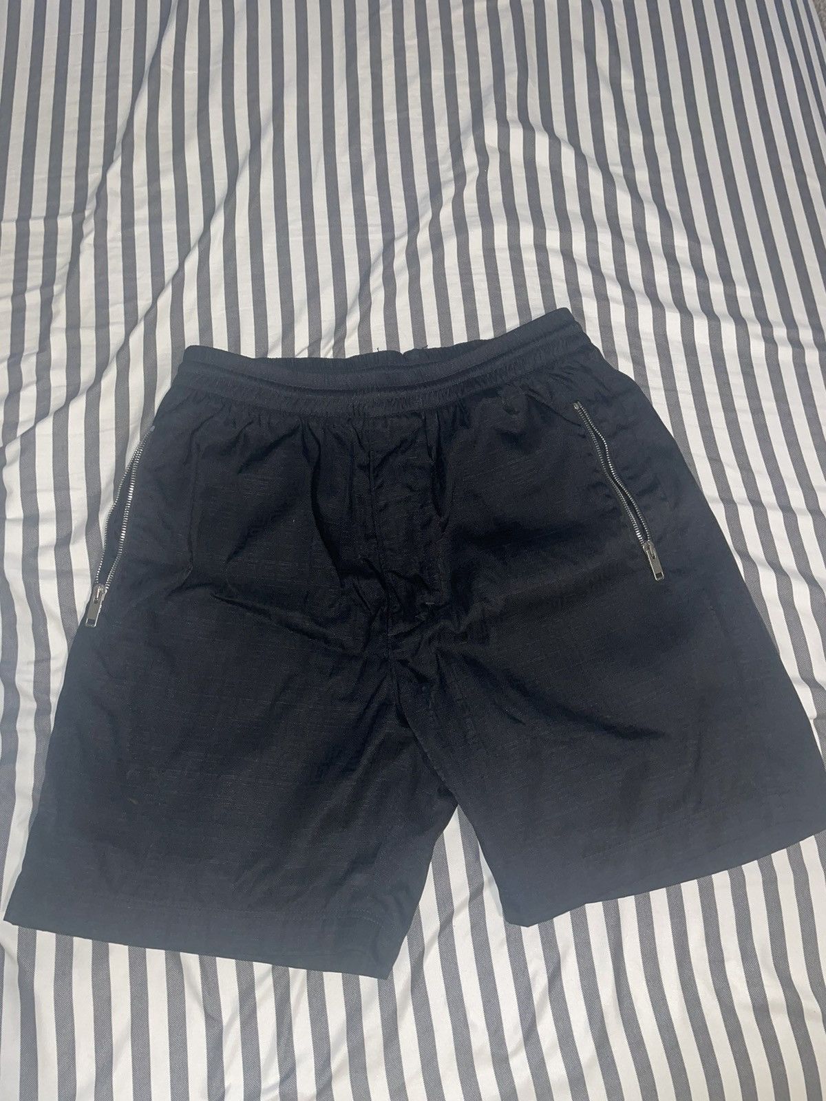 Givenchy Givenchy 4g nylon shorts Size US 32 / EU 48 - 2 Thumbnail