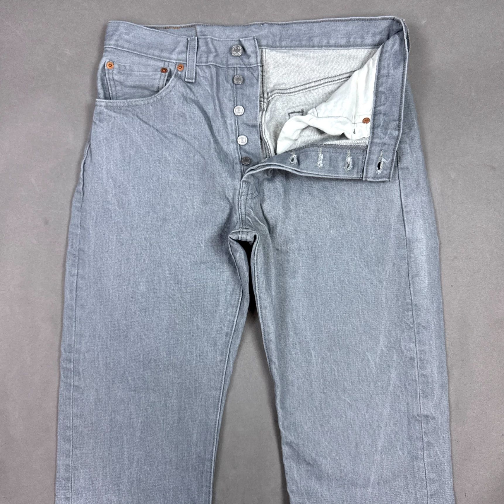Levi's Levi's 501 Jeans Mens 32x32 Gray Button Fly Faded Bleach Denim Pants Vintage No (Tag33x36) Size US 33 - 2 Thumbnail