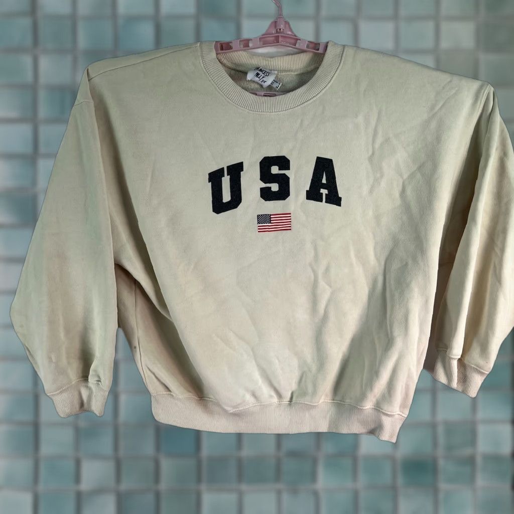 PRINCESS POLLY Princess Polly USA Crewneck Sweatshirt Cream Size 6 Pullover Women Knit Long Sleeve Logo Ivory Crew Neck Activewear Machine Washable Size M / US 6-8 / IT 42-44 - 1 Thumbnail