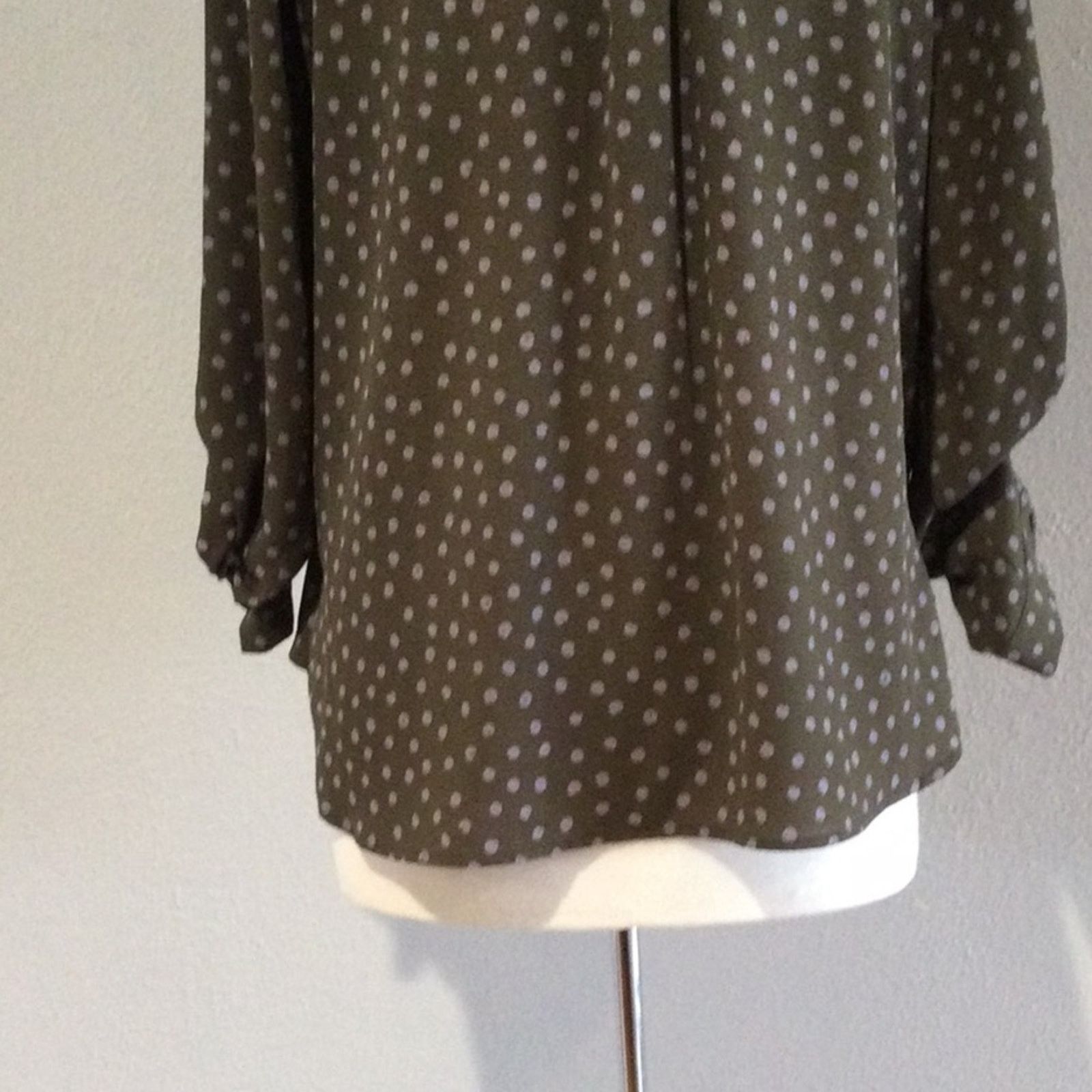 Other Pleione Olive & Lilac Rolltab Sleeve Faux Wrap Blouse Size M Size M / US 6-8 / IT 42-44 - 12 Thumbnail