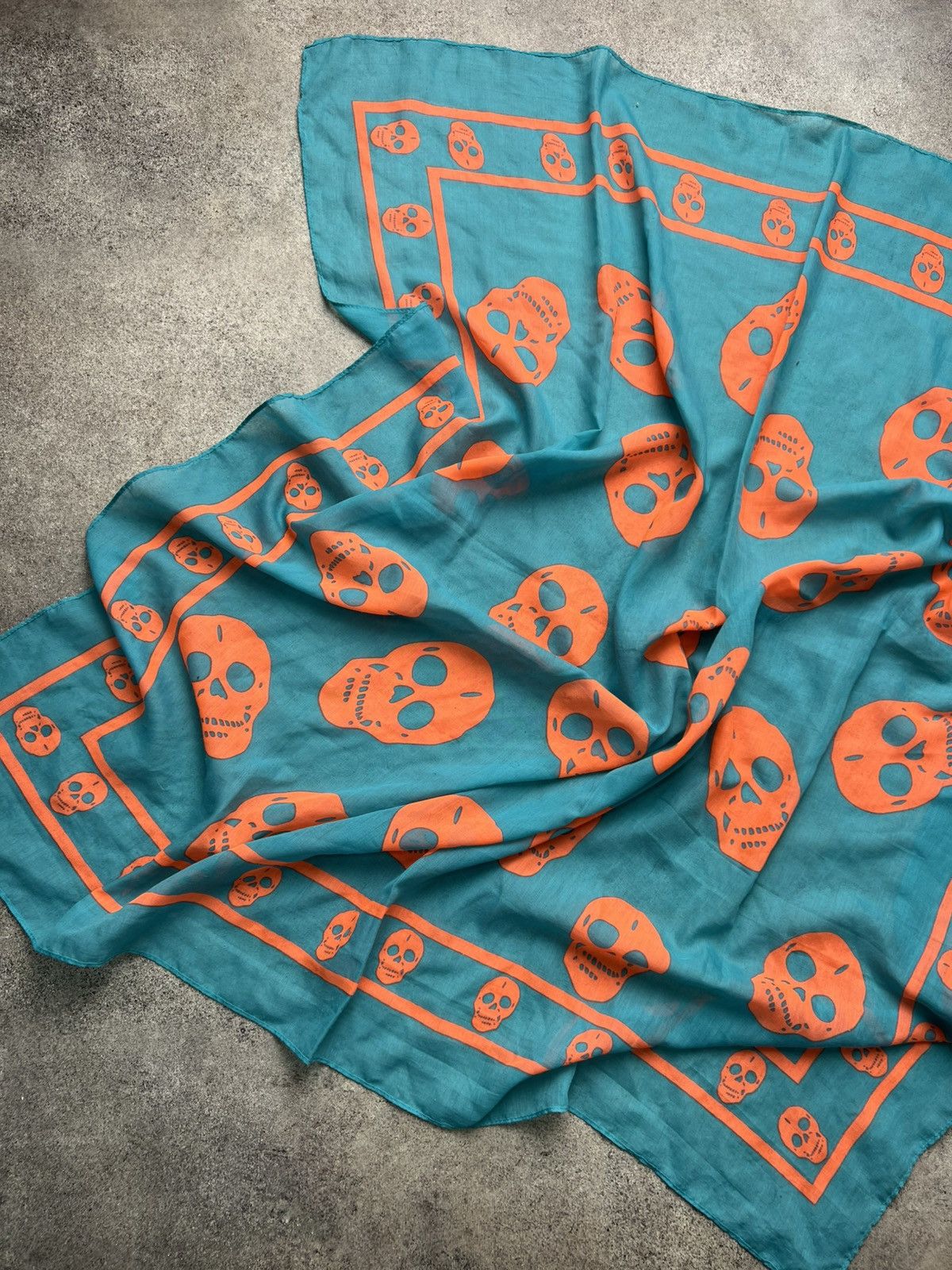 MCQ Vintage iconic skulls bandana scarf Size ONE SIZE - 3 Thumbnail