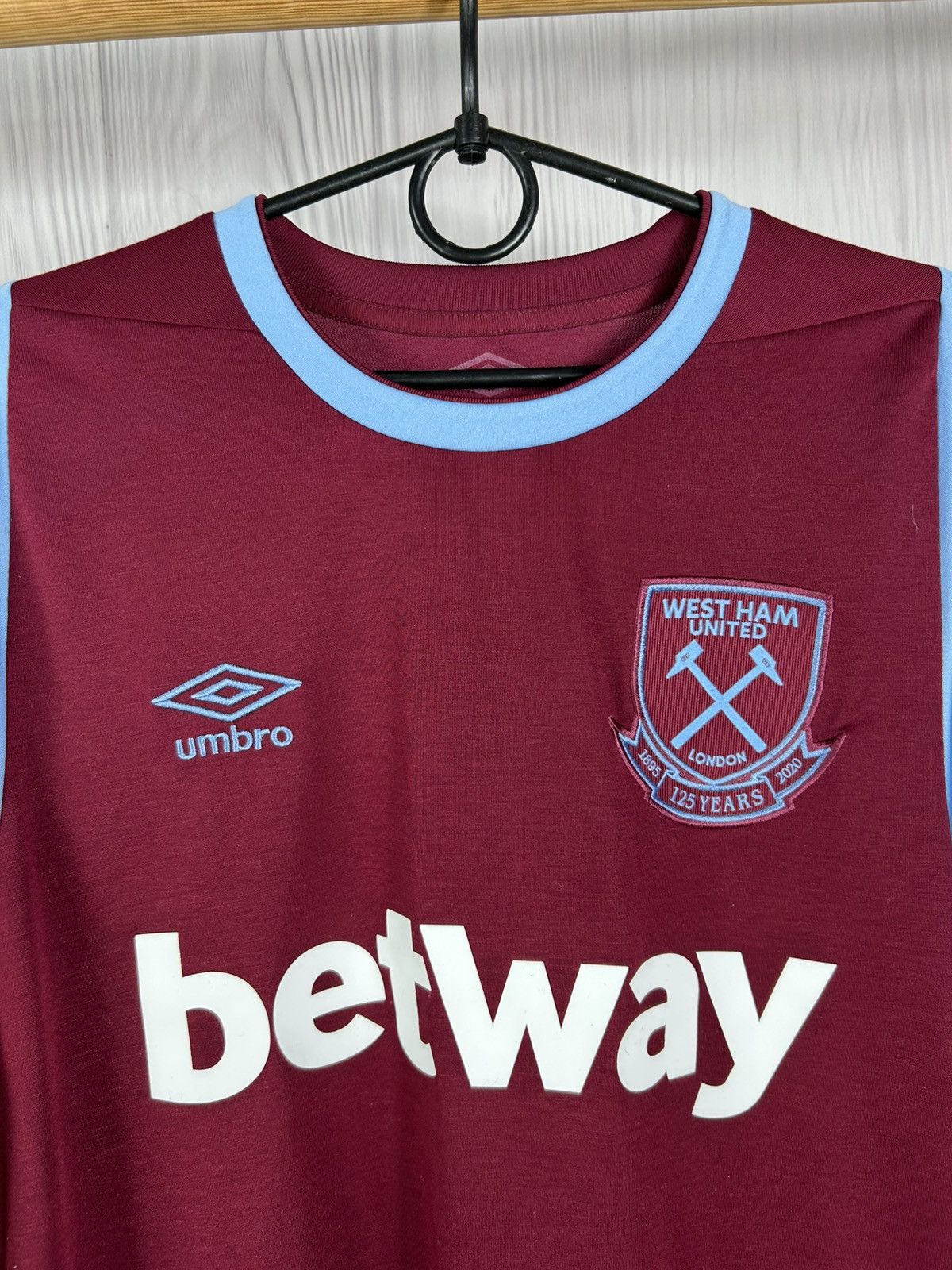 Umbro Umbro West Ham United 2020/21 Soccer Jersey T-Shirt Size L Size US L / EU 52-54 / 3 - 4 Thumbnail