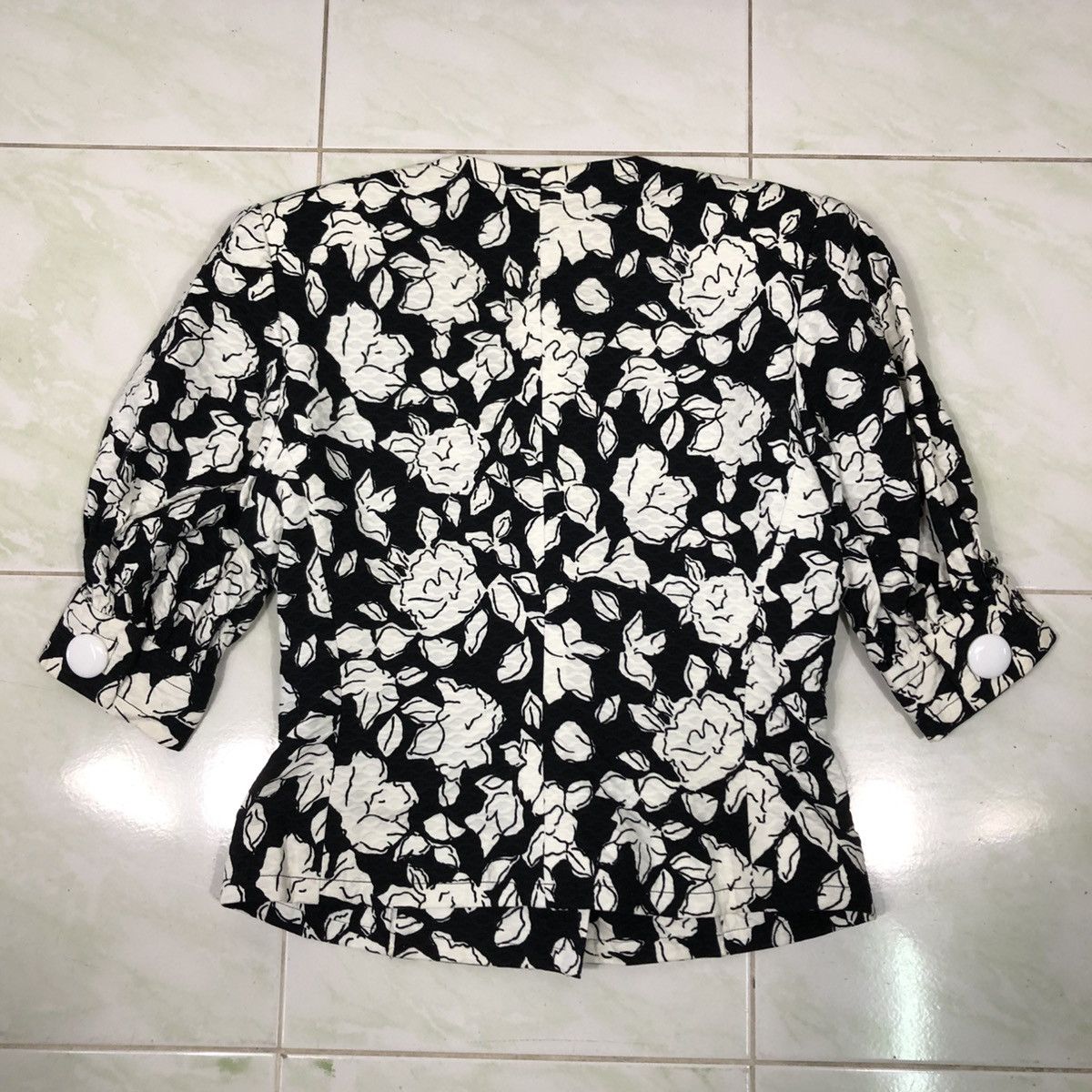 Givenchy 📌Cropped Short Sleeve Givenchy Nouvelle Boutique Paris Size M / US 6-8 / IT 42-44 - 2 Thumbnail