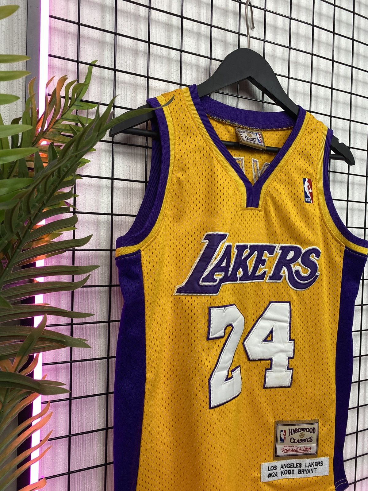 Mitchell & Ness × NBA Lakers #24 Kobe Bryant Jersey S Hardwood Classic Yellow LA Size US S / EU 44-46 / 1 - 2 Thumbnail