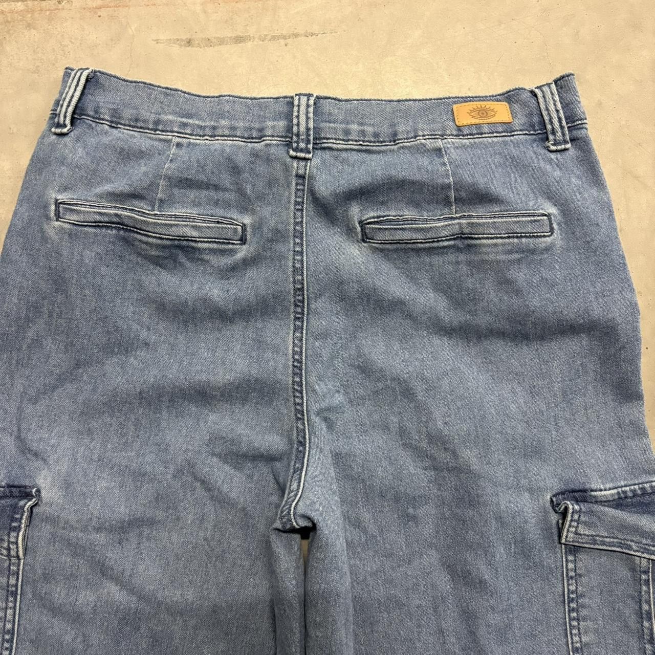 Vintage Crazy Vintage Y2K/2000s Super Baggy Medium Wash Skater Style Cargo Denim Pants! Size US 32 / EU 48 - 5 Thumbnail