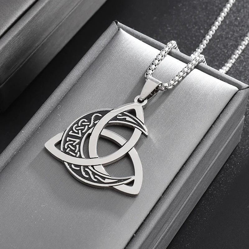 Vintage Classic Knot Moon Pendant Necklace Size ONE SIZE - 1 Thumbnail