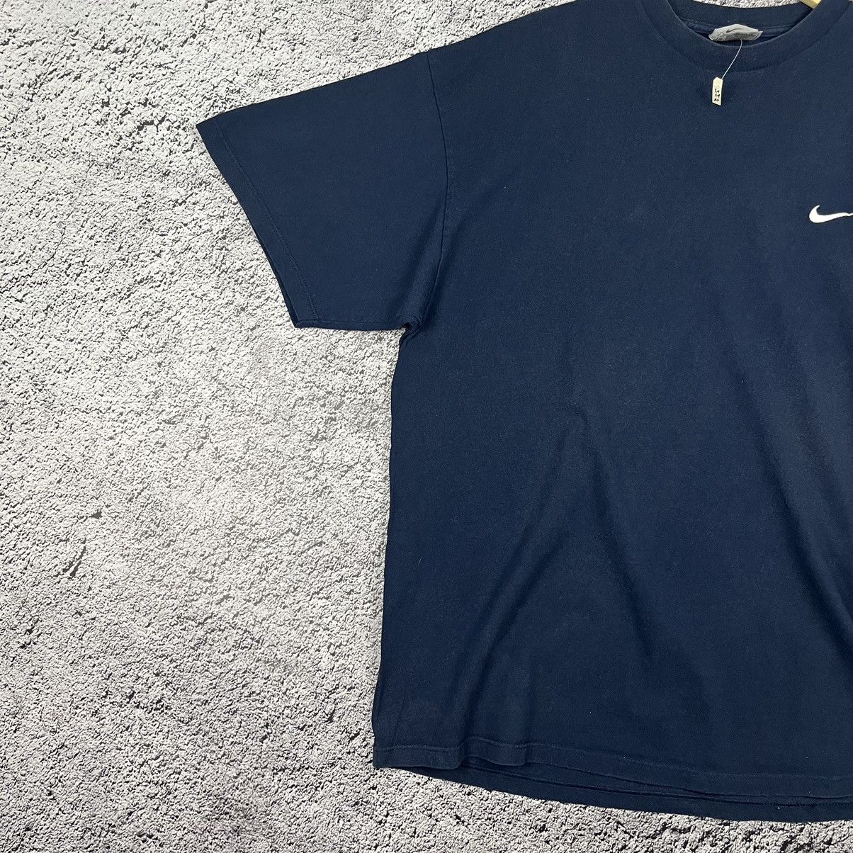 Nike × Vintage 🫐VINTAGE🫐 Nike Little Logo Dark Blue Classic T-Shirt Size US XL / EU 56 / 4 - 7 Thumbnail