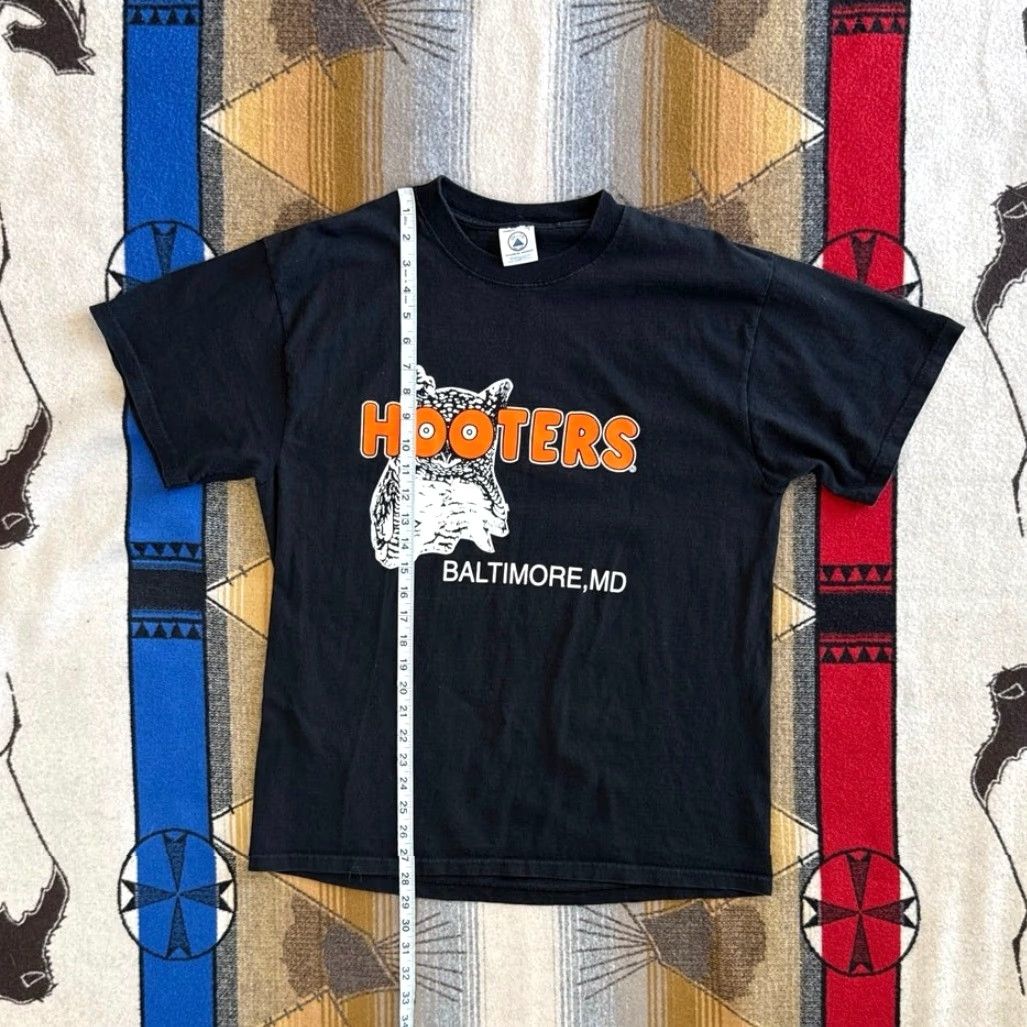 Delta VINTAGE Hooters Baltimore Maryland T-Shirt Delta Black Short Sleeve L Men 90s 1990s Owl Double Sided Size US L / EU 52-54 / 3 - 7 Thumbnail