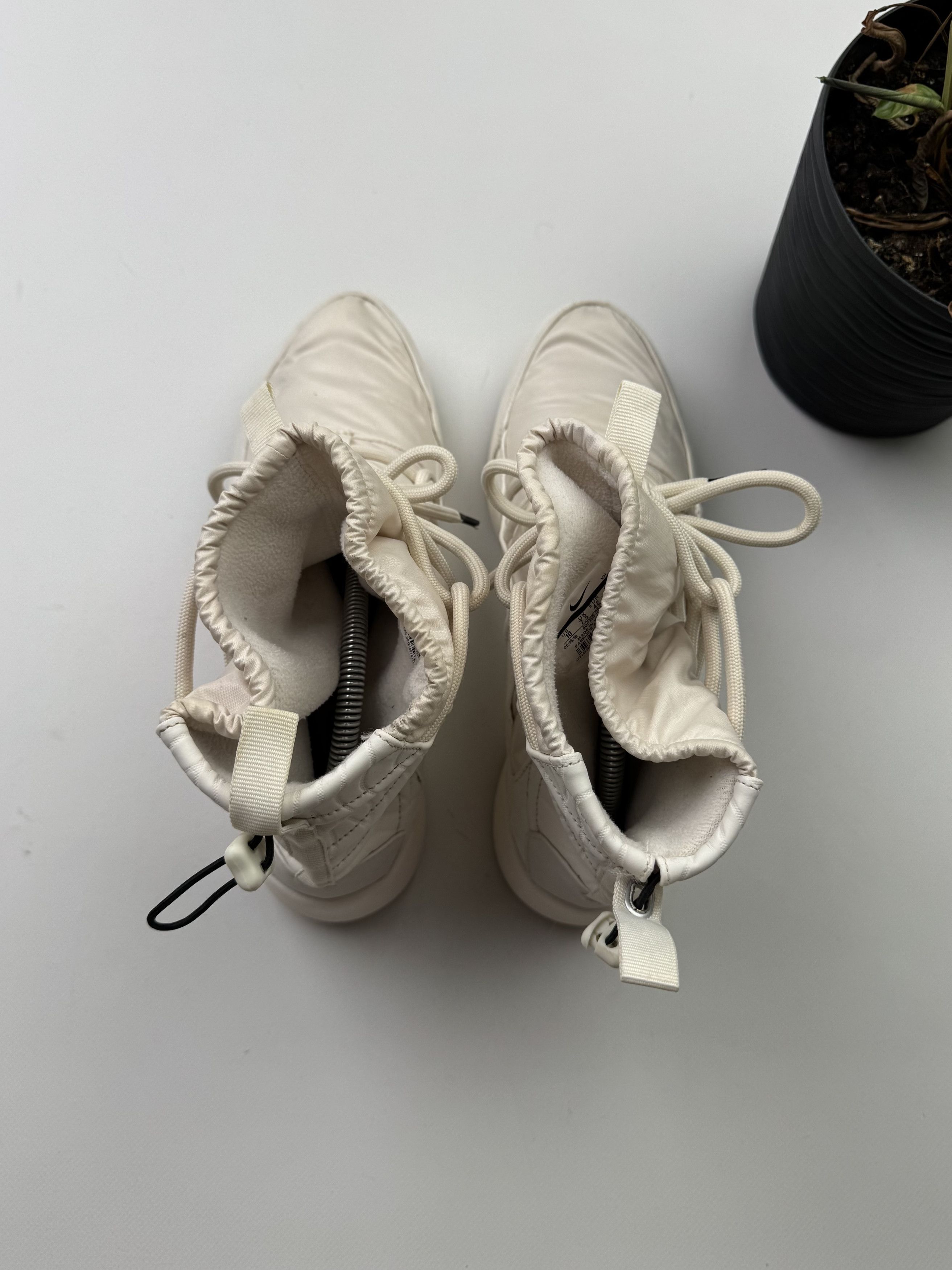 Nike Nike Boots (145) Size US 9.5 / EU 42-43 - 2 Thumbnail